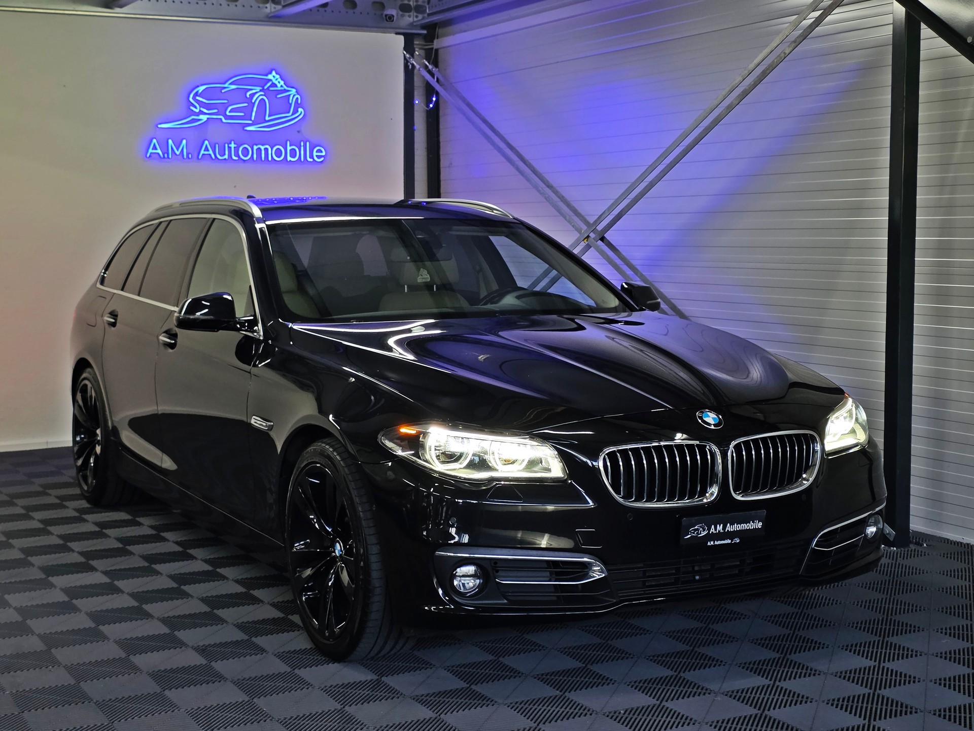 BMW 525d Touring xDrive Luxury Line Steptronic-image-0