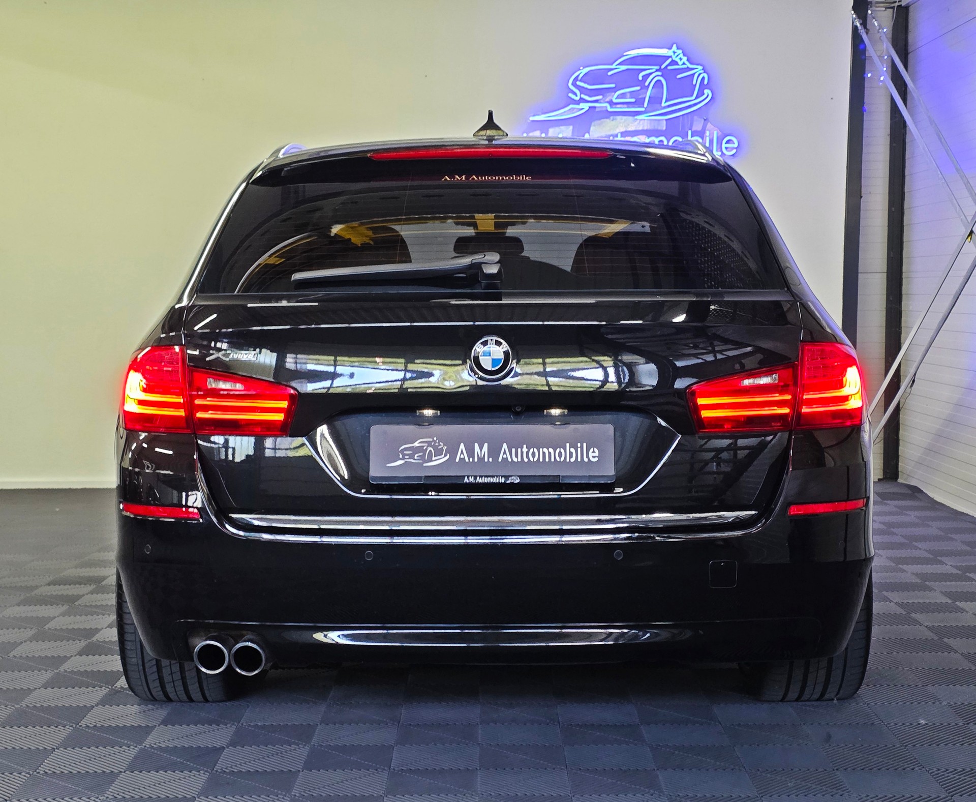BMW 525d Touring xDrive Luxury Line Steptronic-image-6