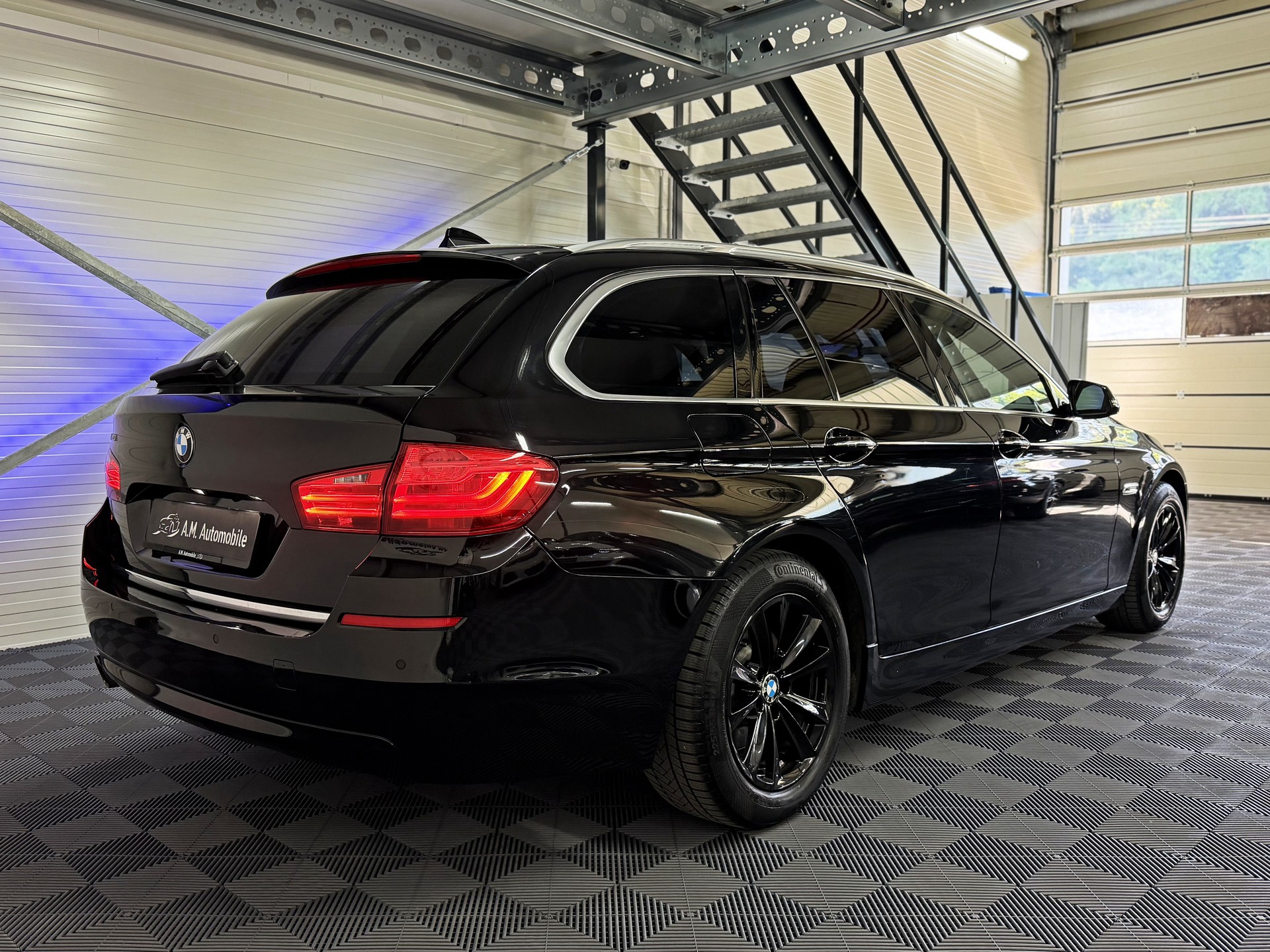 BMW 525d Touring xDrive Luxury Line Steptronic-image-4