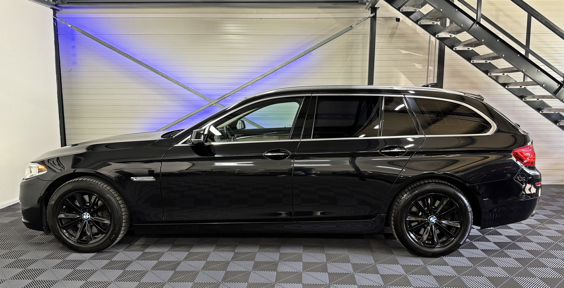 BMW 525d Touring xDrive Luxury Line Steptronic-image-8