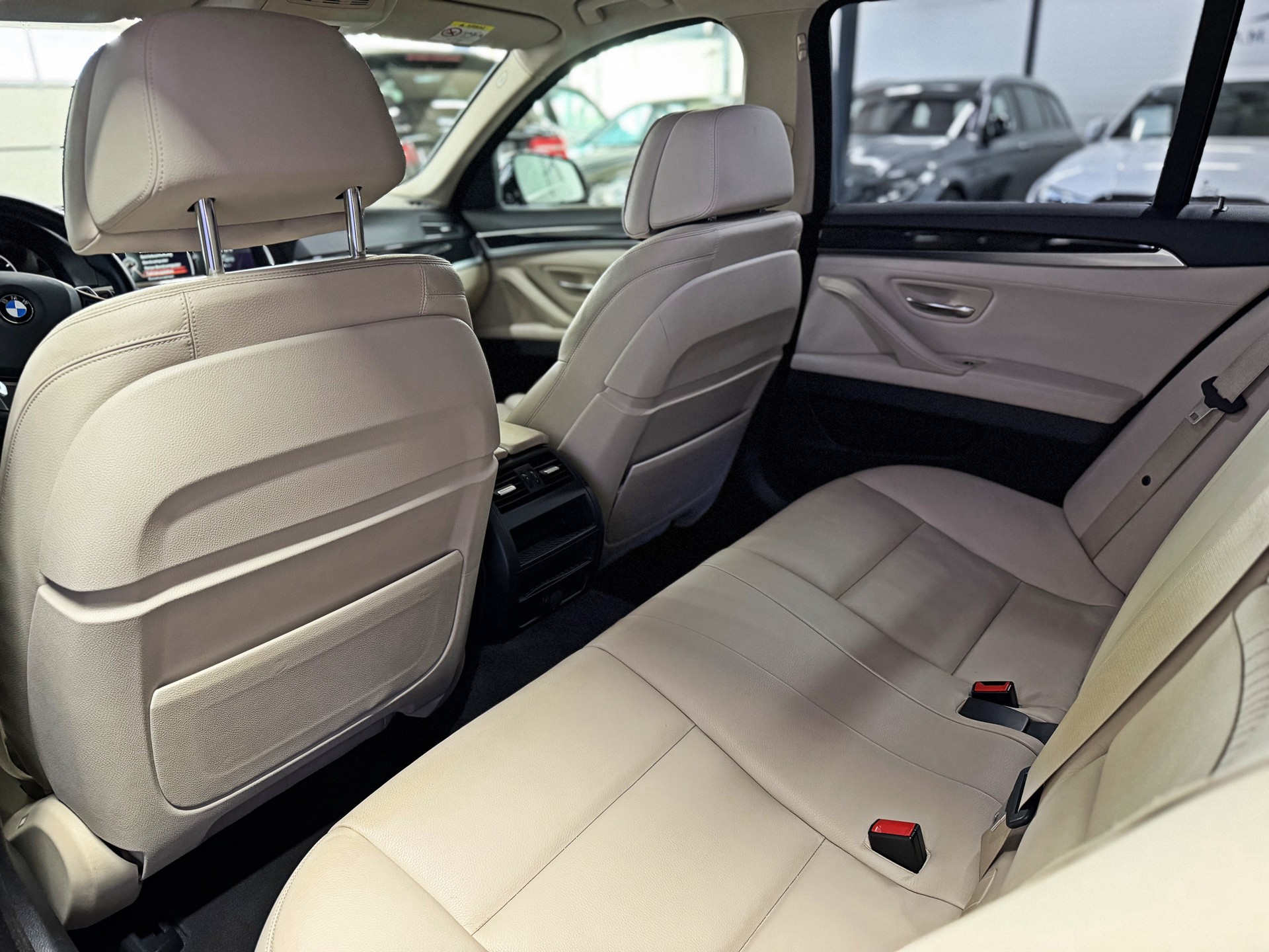 BMW 525d Touring xDrive Luxury Line Steptronic-image-12