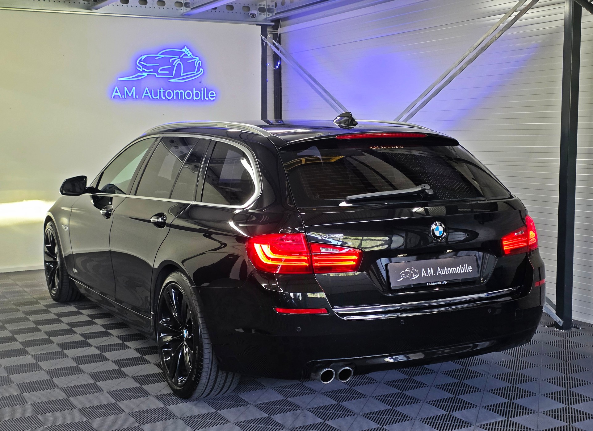 BMW 525d Touring xDrive Luxury Line Steptronic-image-5
