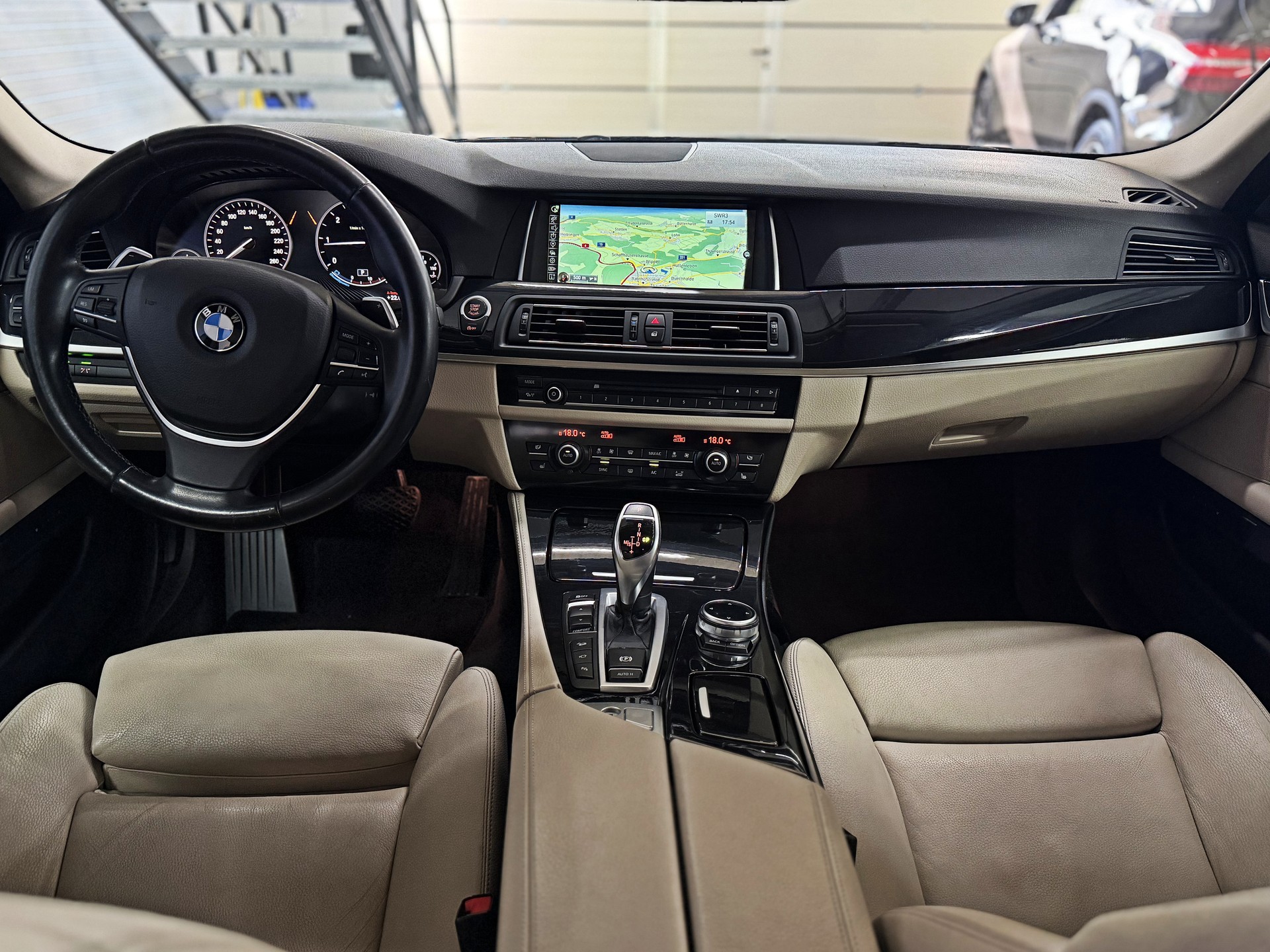 BMW 525d Touring xDrive Luxury Line Steptronic-image-13