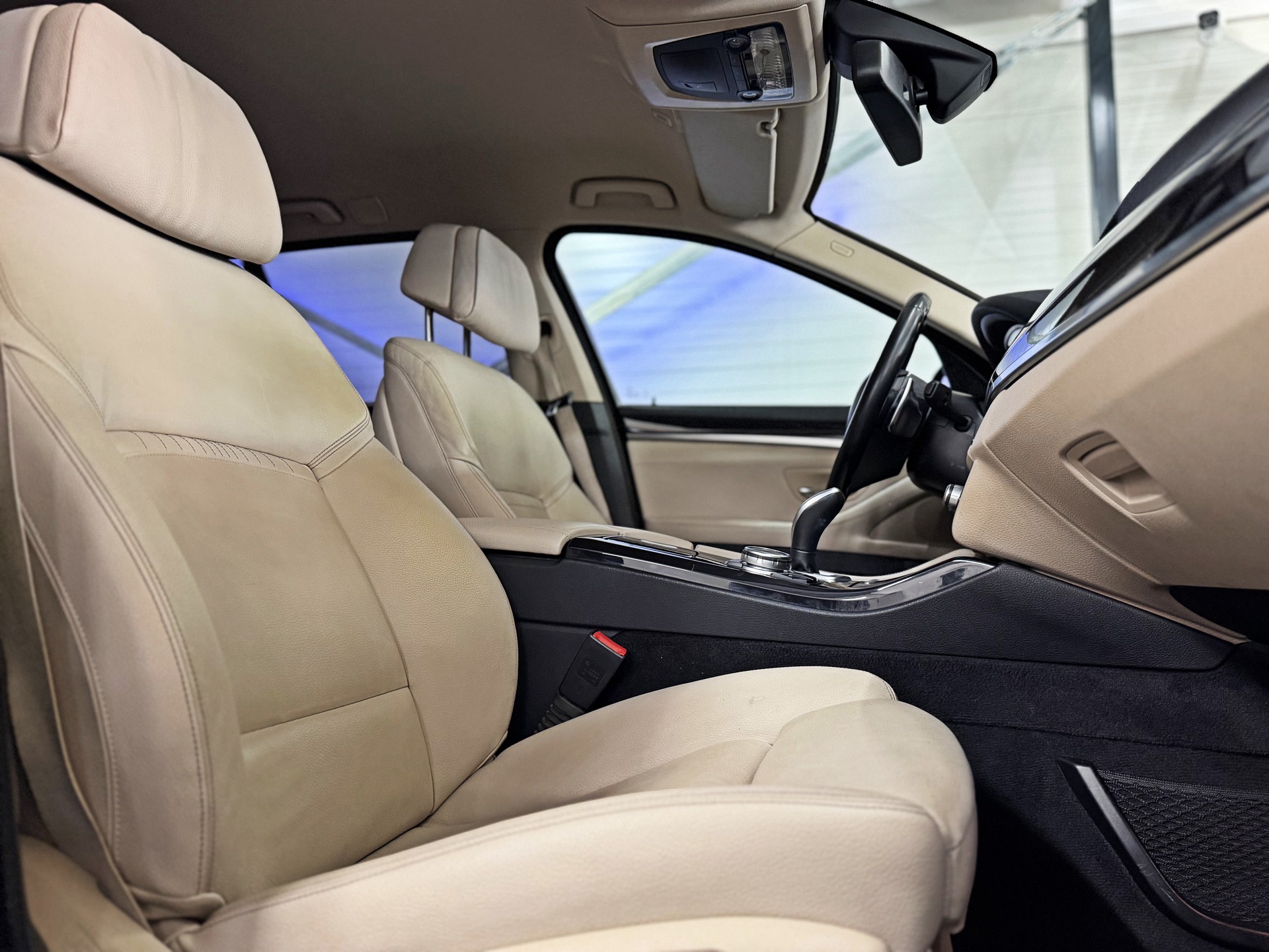 BMW 525d Touring xDrive Luxury Line Steptronic-image-17