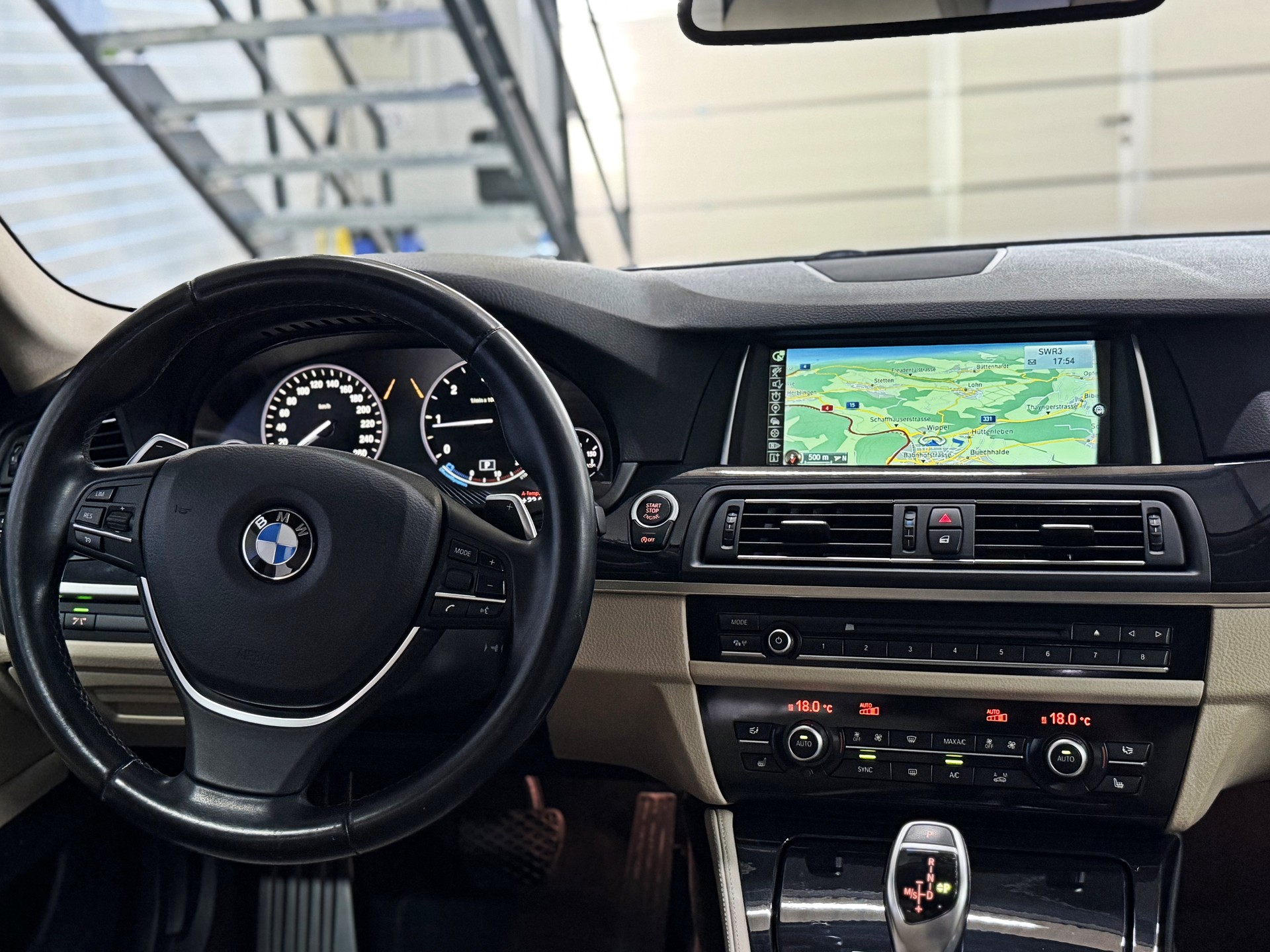 BMW 525d Touring xDrive Luxury Line Steptronic-image-14