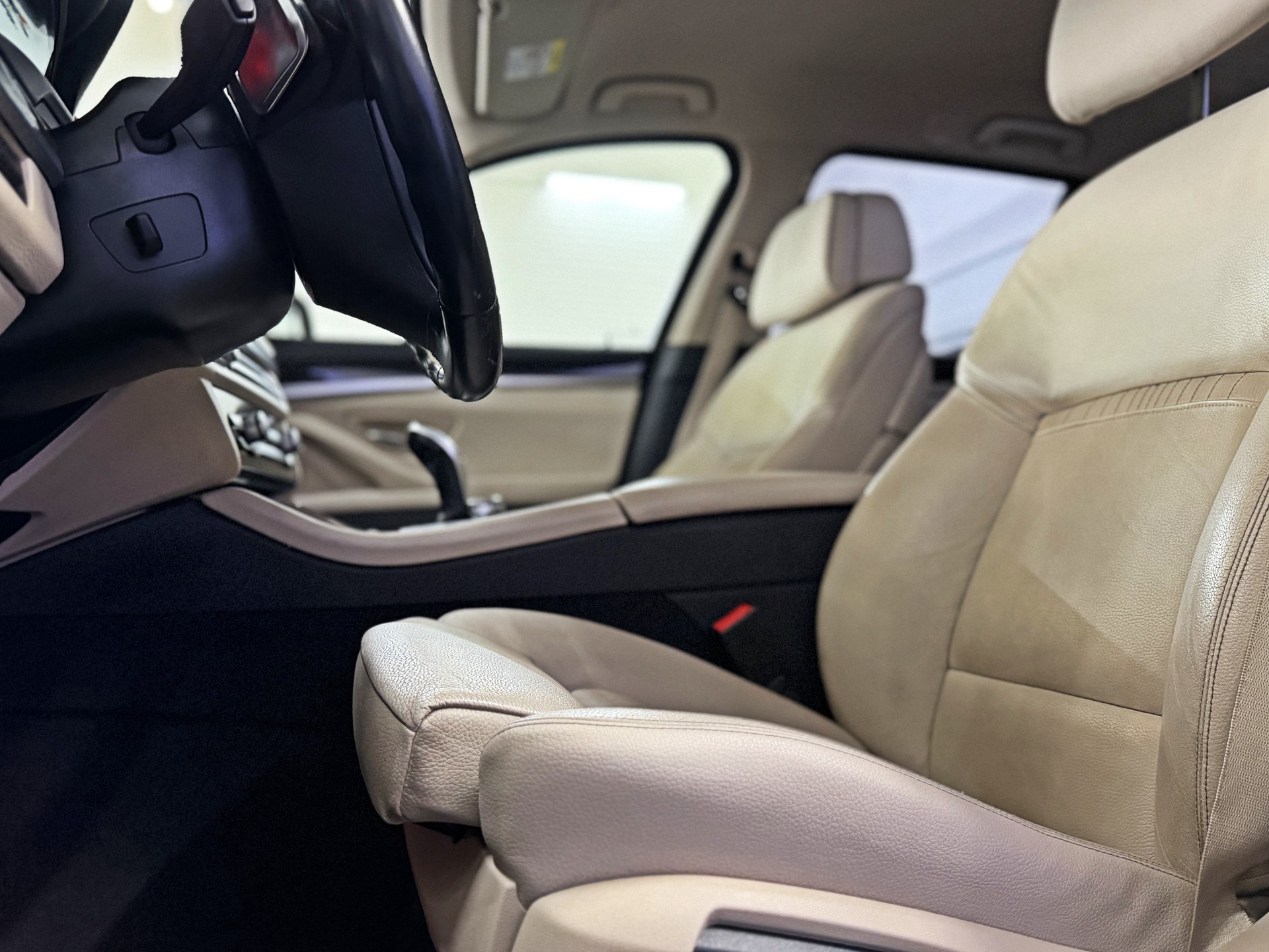 BMW 525d Touring xDrive Luxury Line Steptronic-image-11