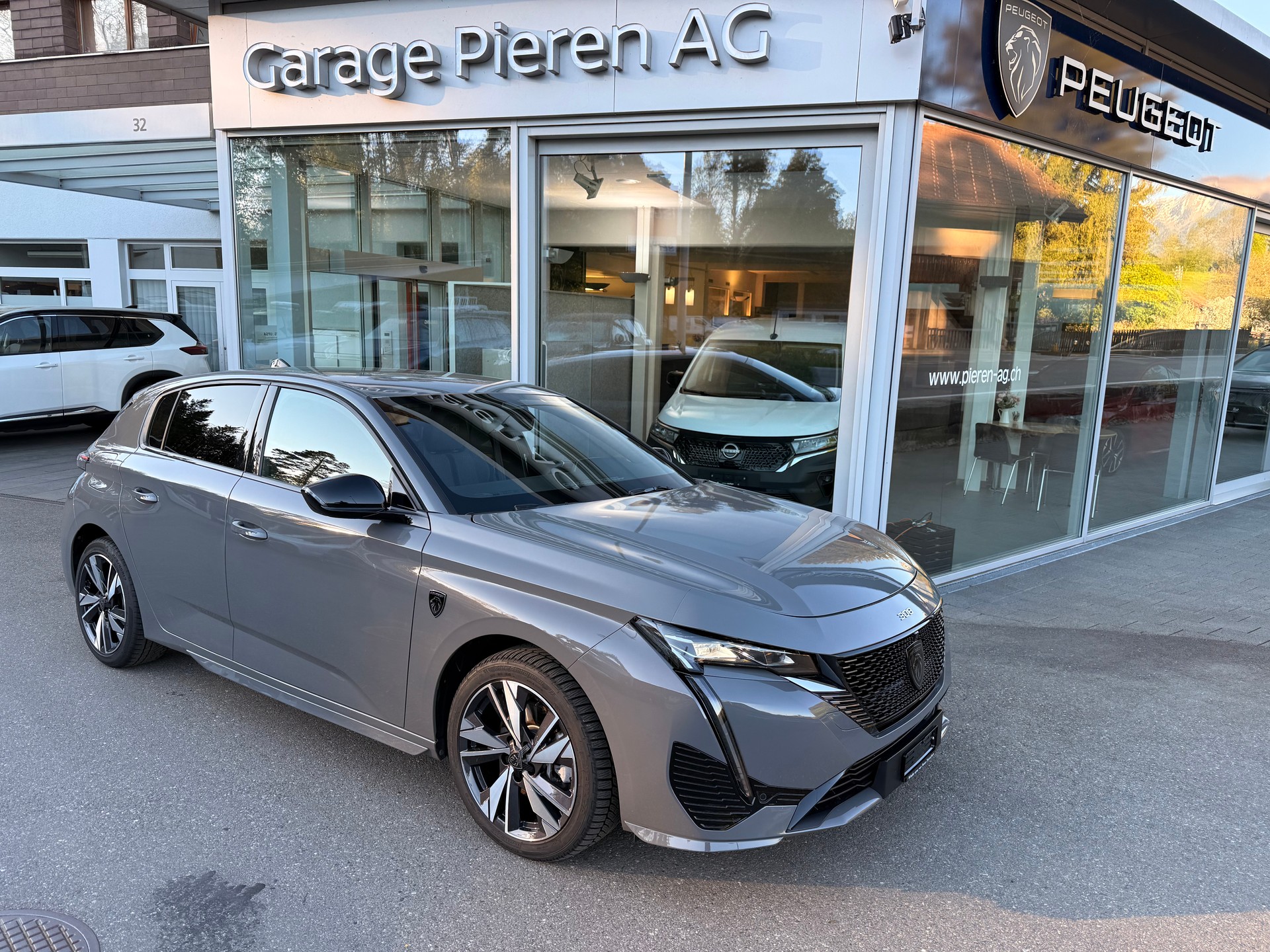 PEUGEOT 308 1.2 HEV 136 GT-image-0