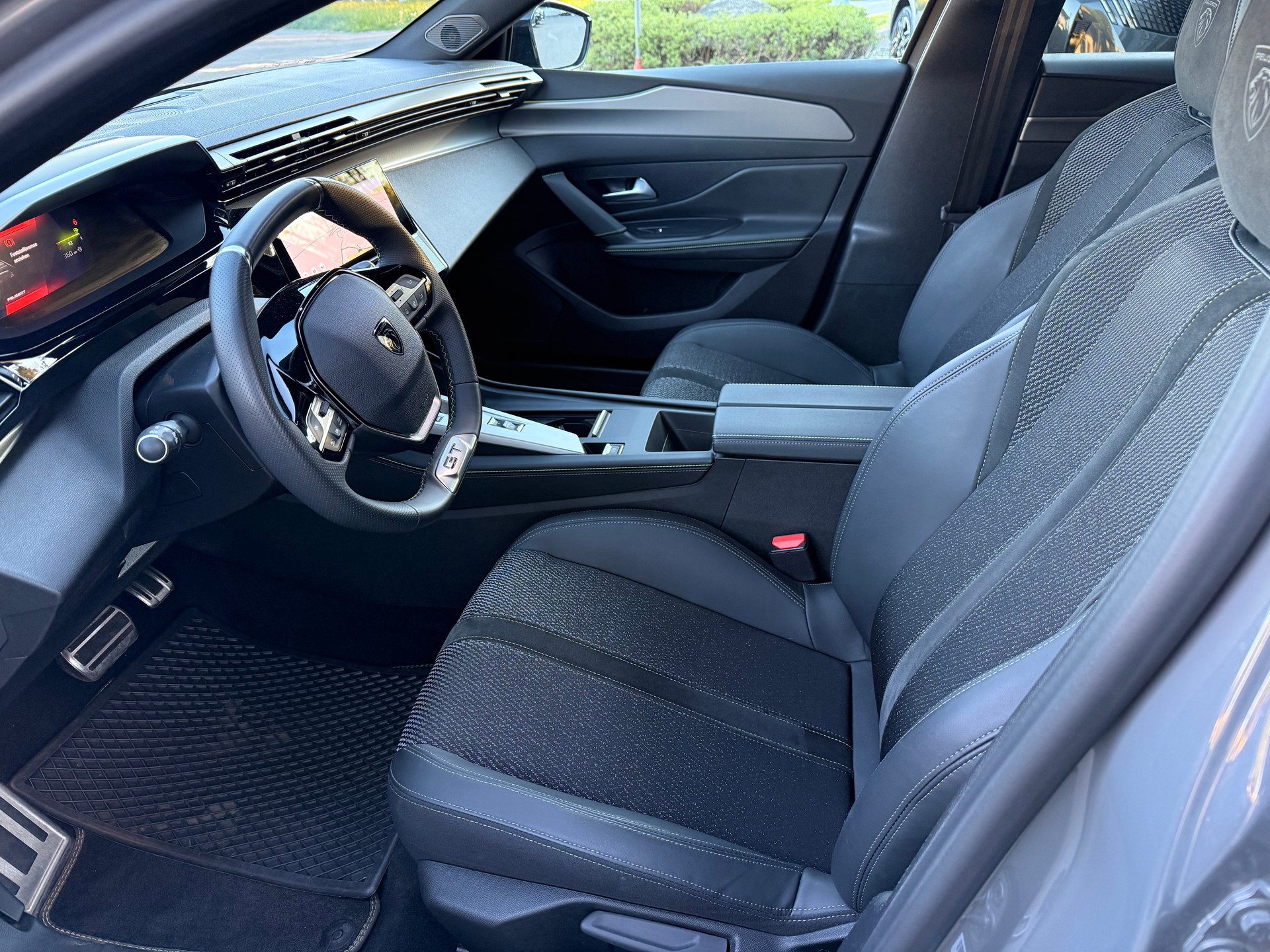 PEUGEOT 308 1.2 HEV 136 GT-image-5