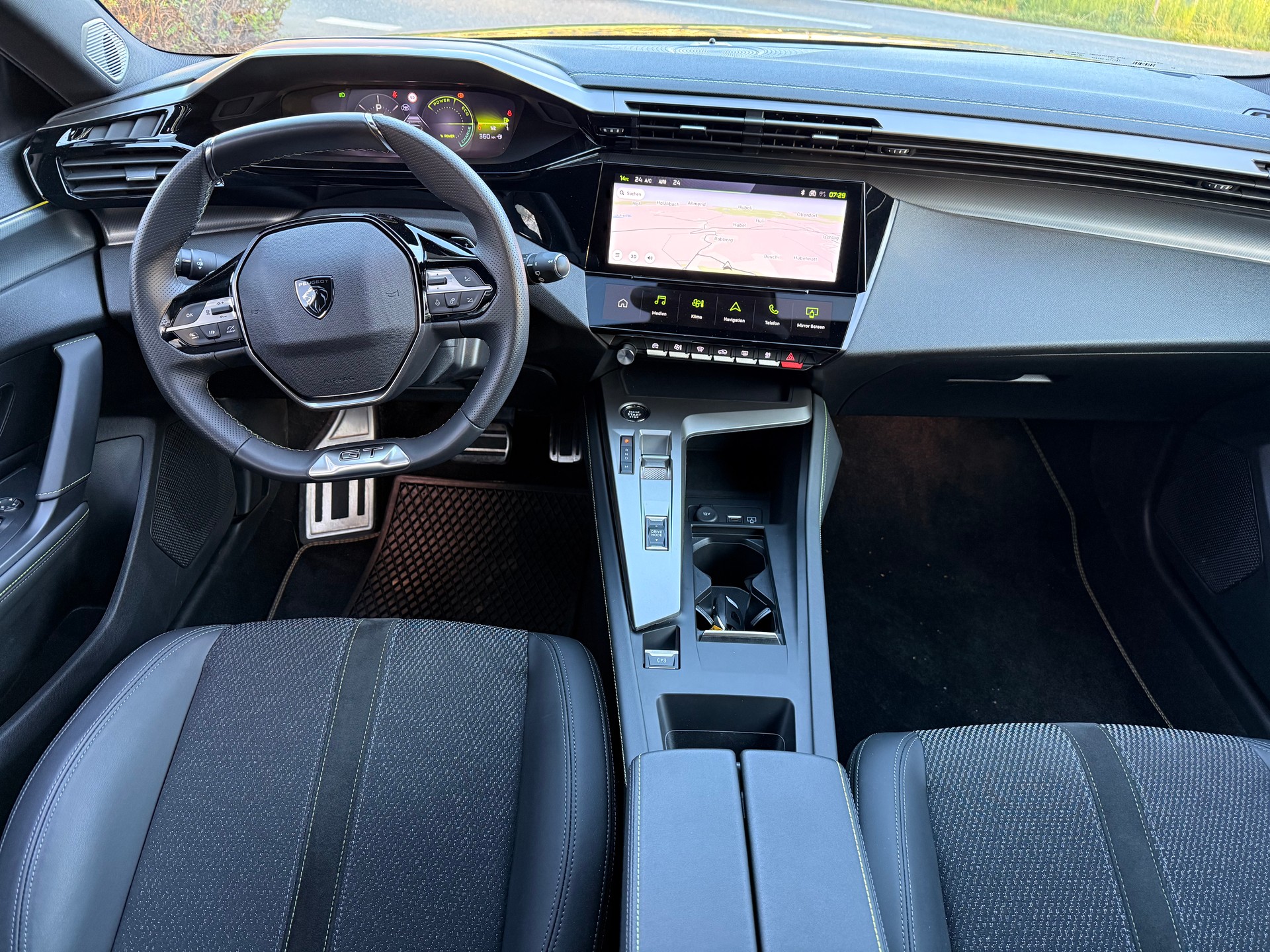 PEUGEOT 308 1.2 HEV 136 GT-image-6