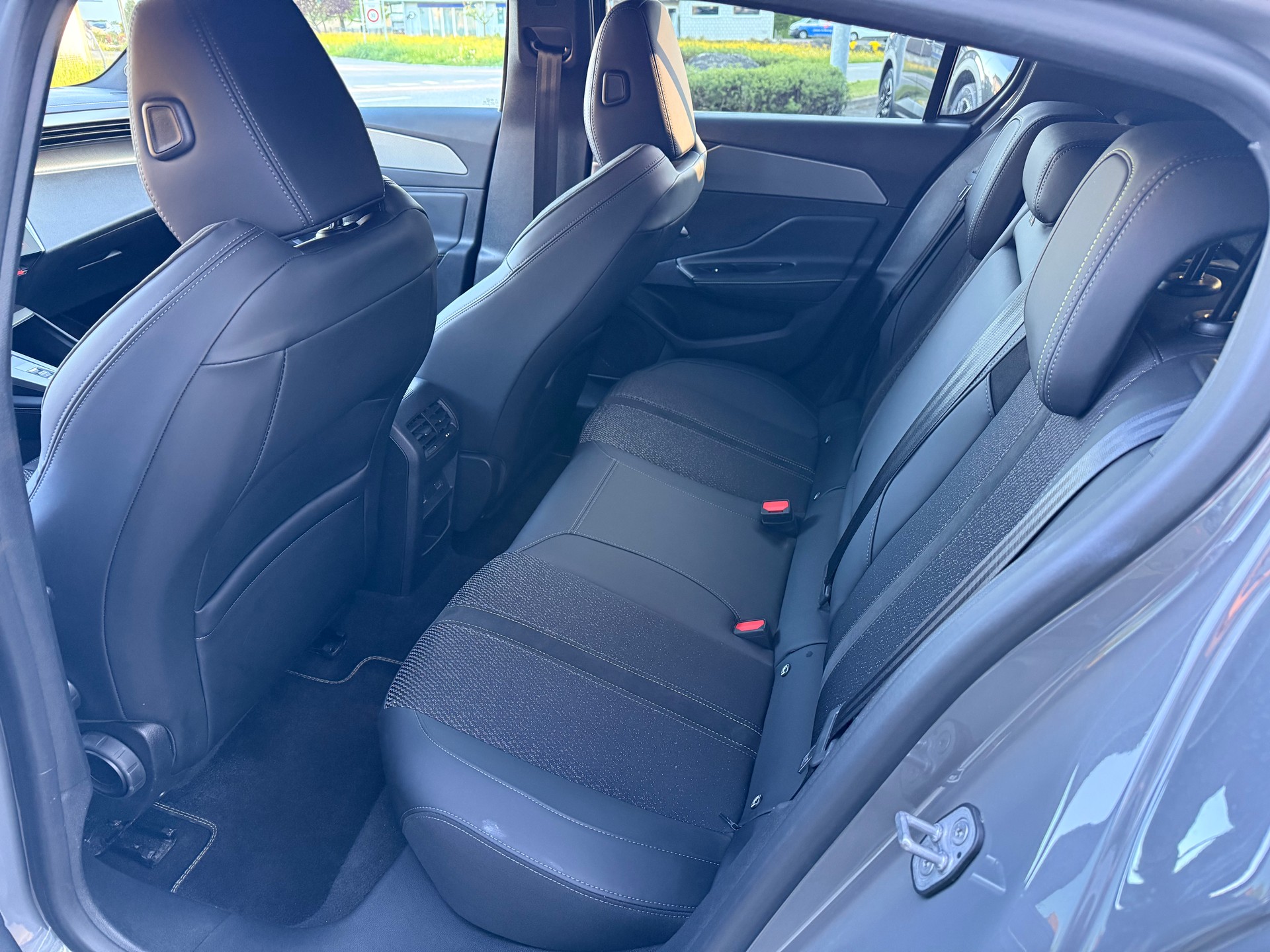 PEUGEOT 308 1.2 HEV 136 GT-image-8