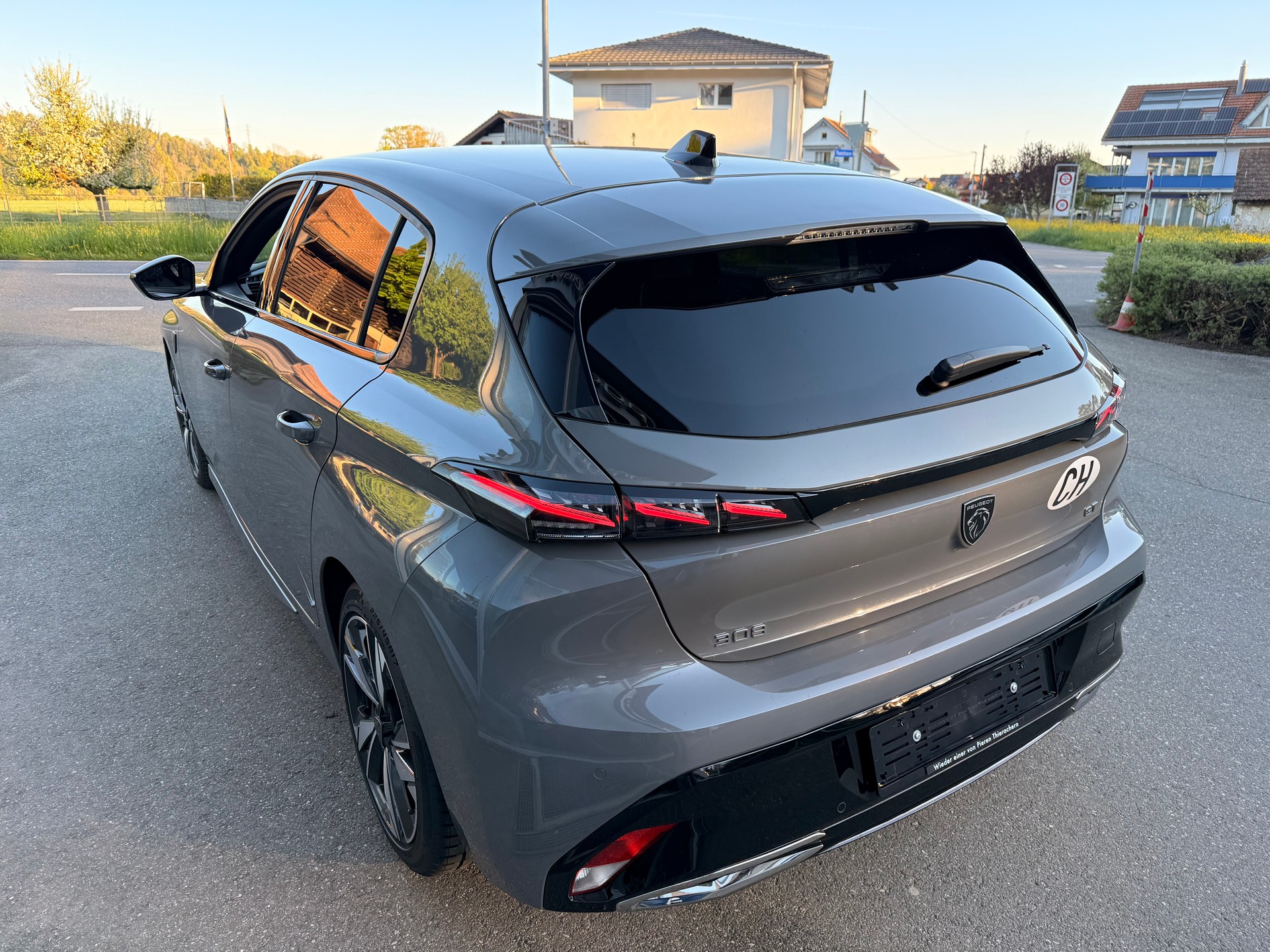 PEUGEOT 308 1.2 HEV 136 GT-image-2