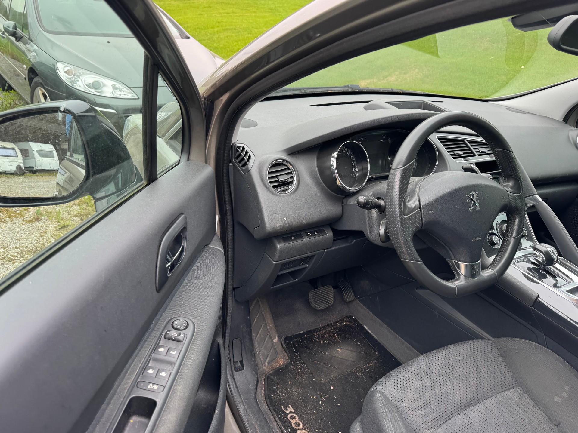 PEUGEOT 3008 HYbrid4 2.0 HDI EGS6-image-4