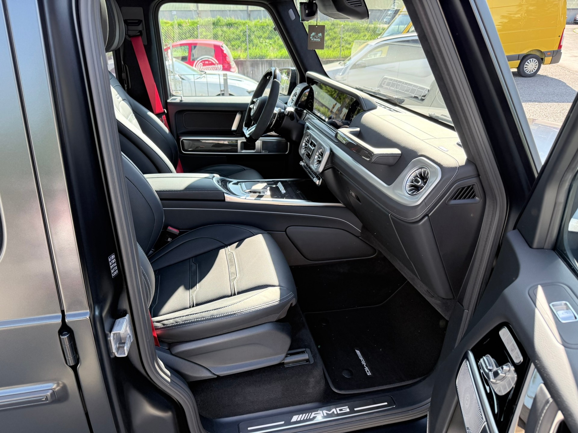 MERCEDES-BENZ G 63 AMG 9G-Tronic-image-24