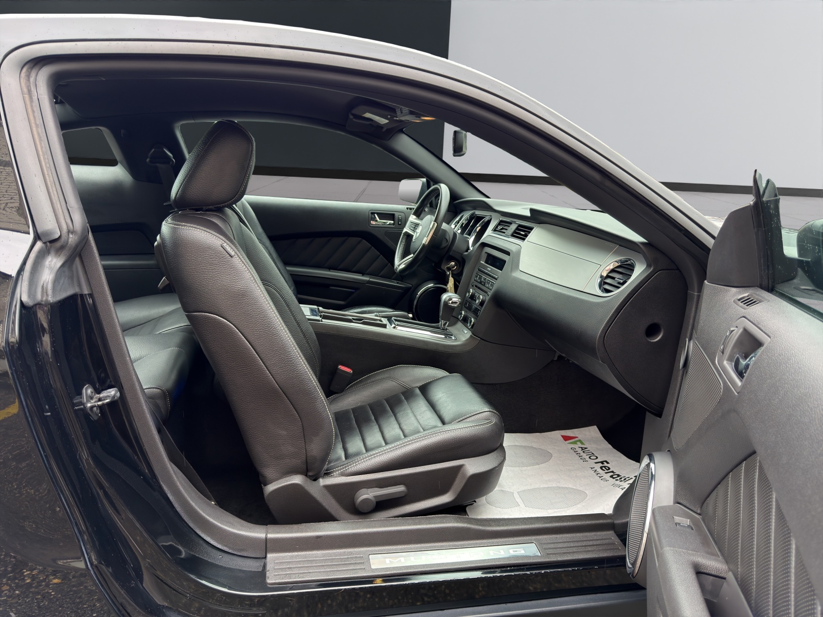 FORD Mustang-image-17