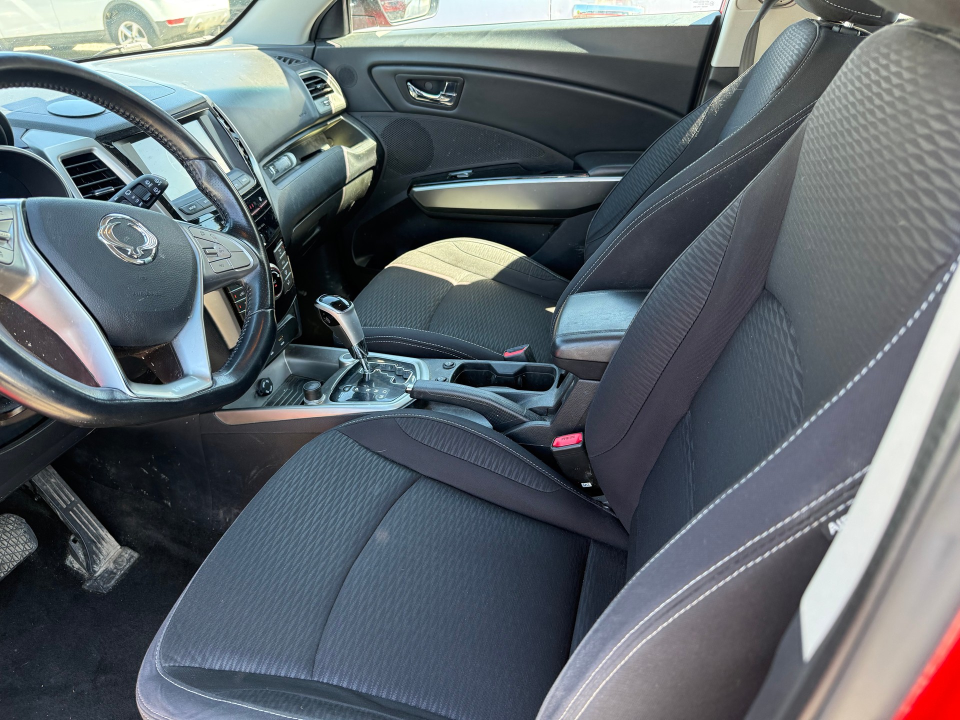 KGM-SsangYong Tivoli 1.6 eXDi Quartz 4WD Automatic-image-4
