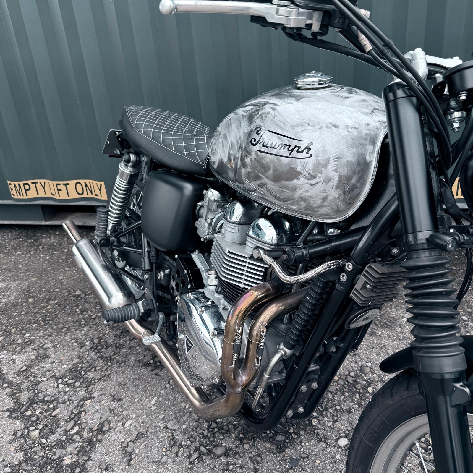 TRIUMPH Bonneville 900 i T 100-image-4