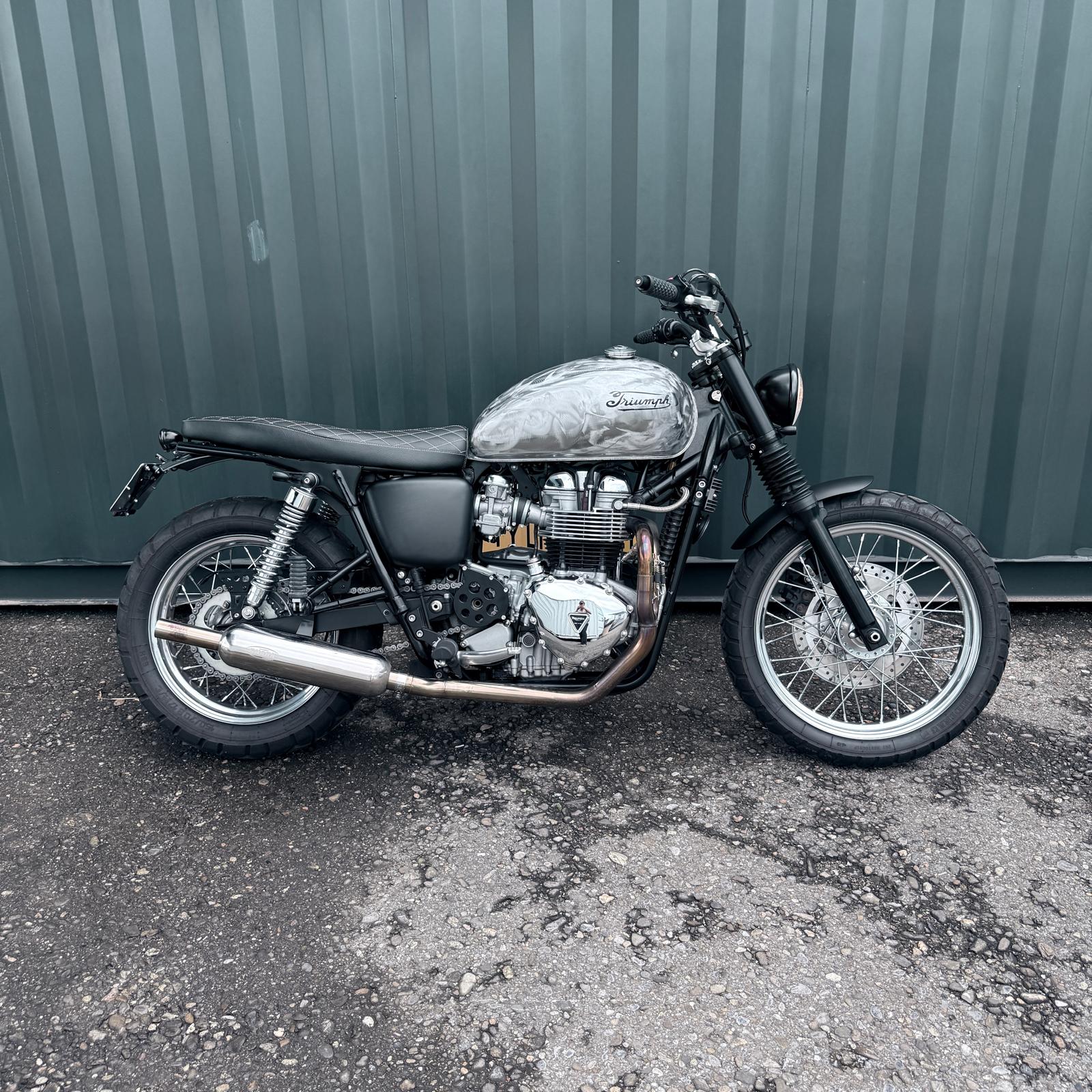 TRIUMPH Bonneville 900 i T 100
