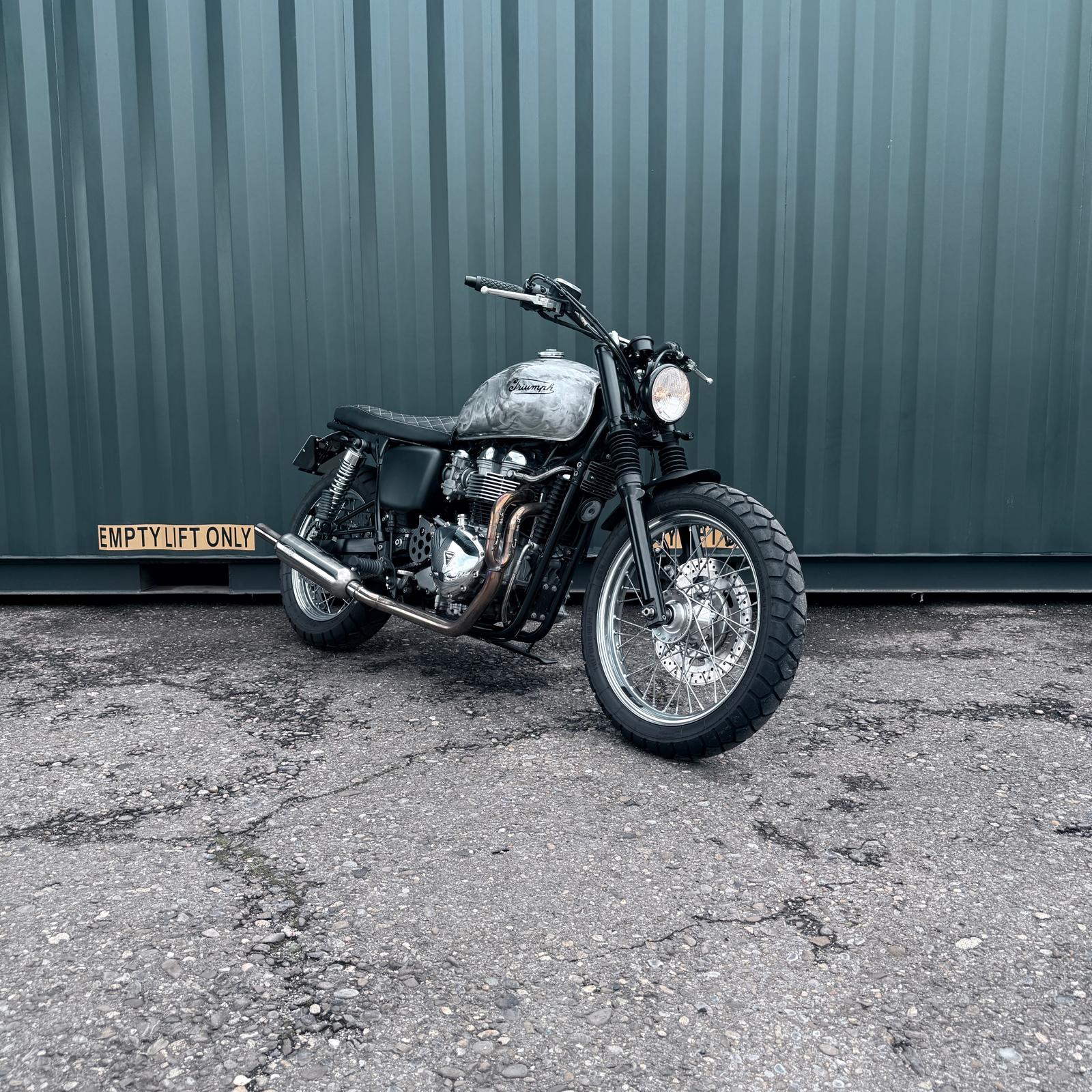 TRIUMPH Bonneville 900 i T 100-showroom-element-2