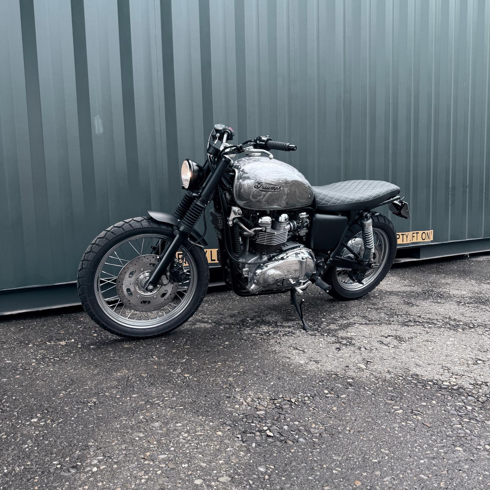 TRIUMPH Bonneville 900 i T 100-showroom-element-3