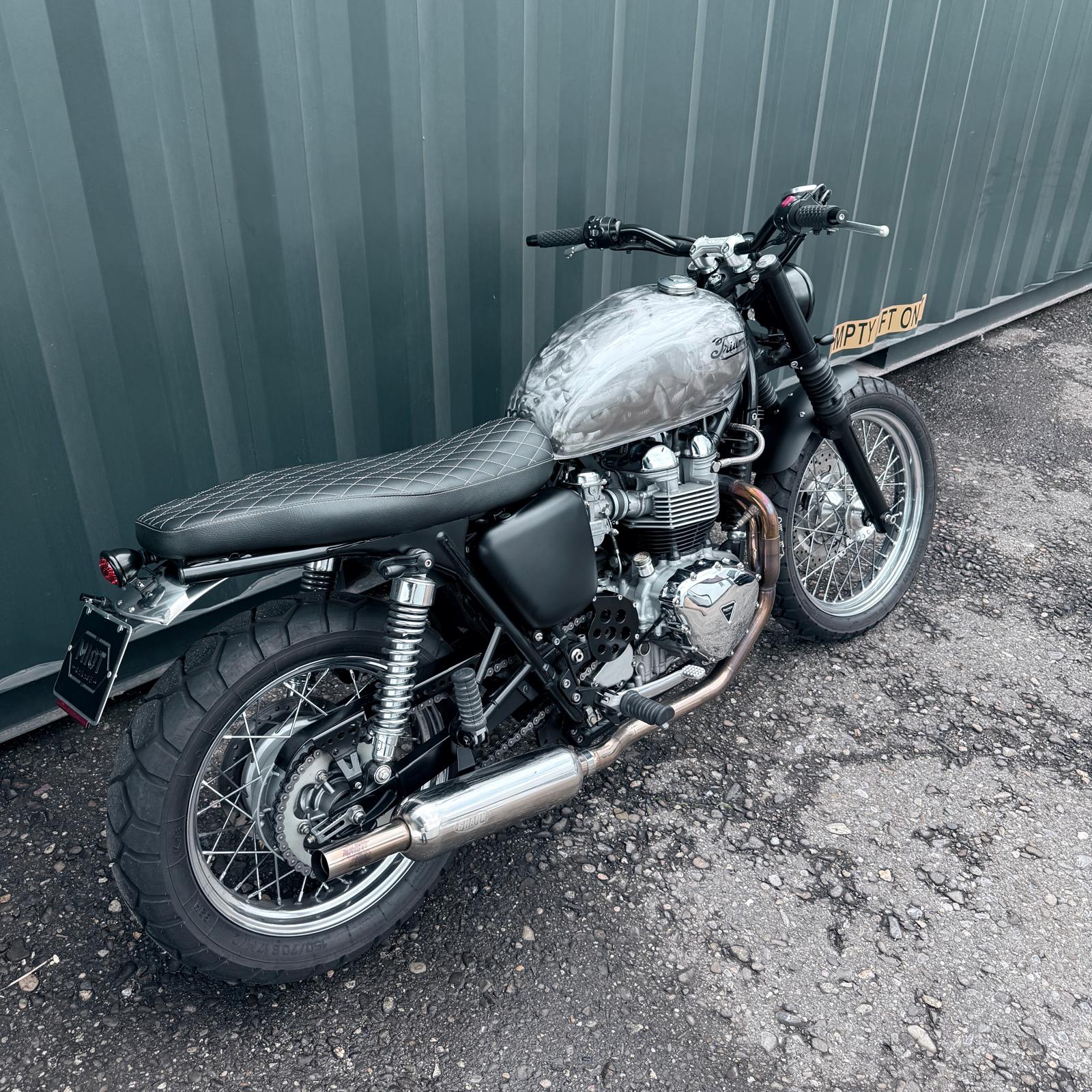TRIUMPH Bonneville 900 i T 100-image-12