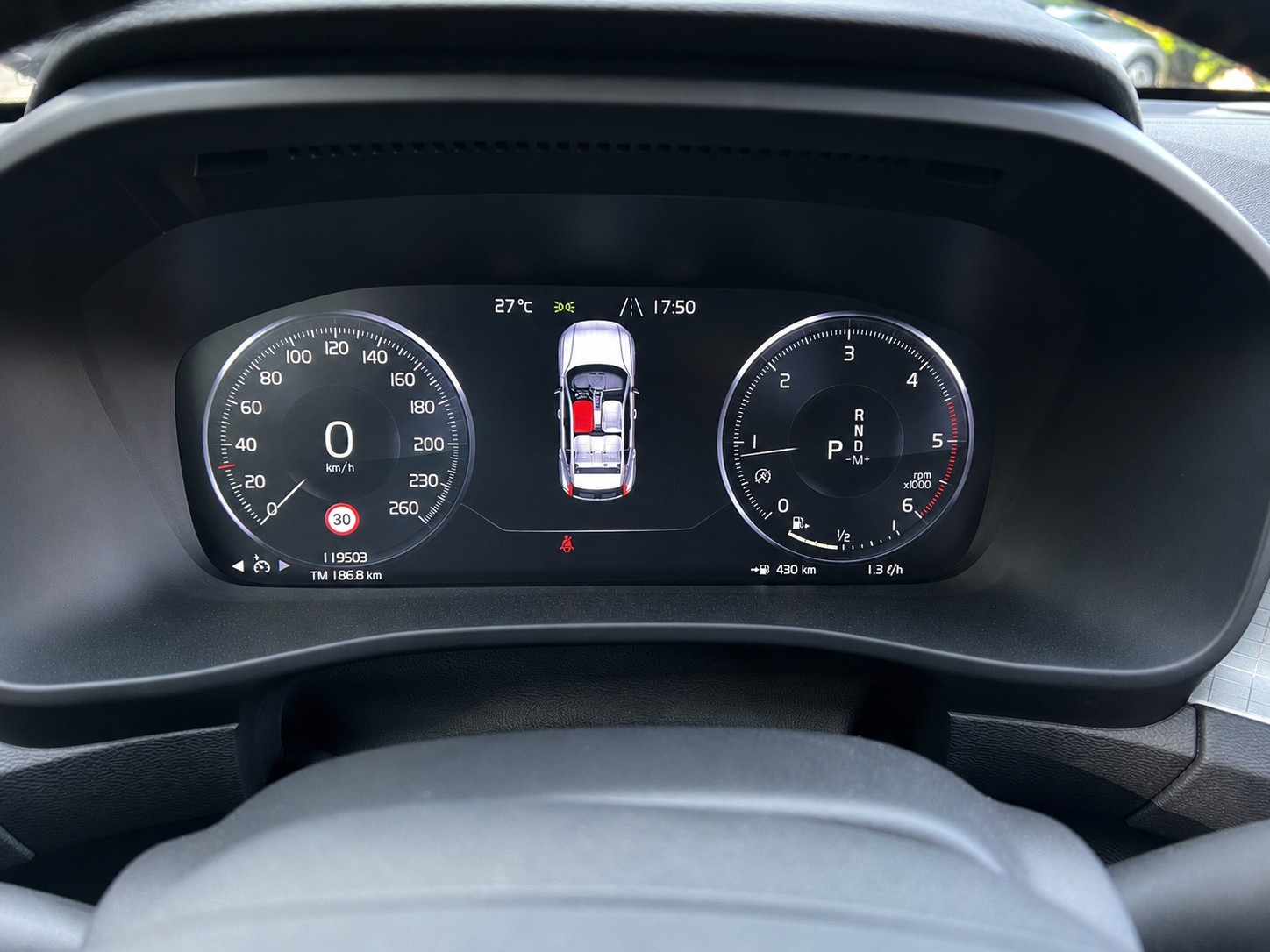 VOLVO XC40 D3 AWD Momentum Geartronic-image-13
