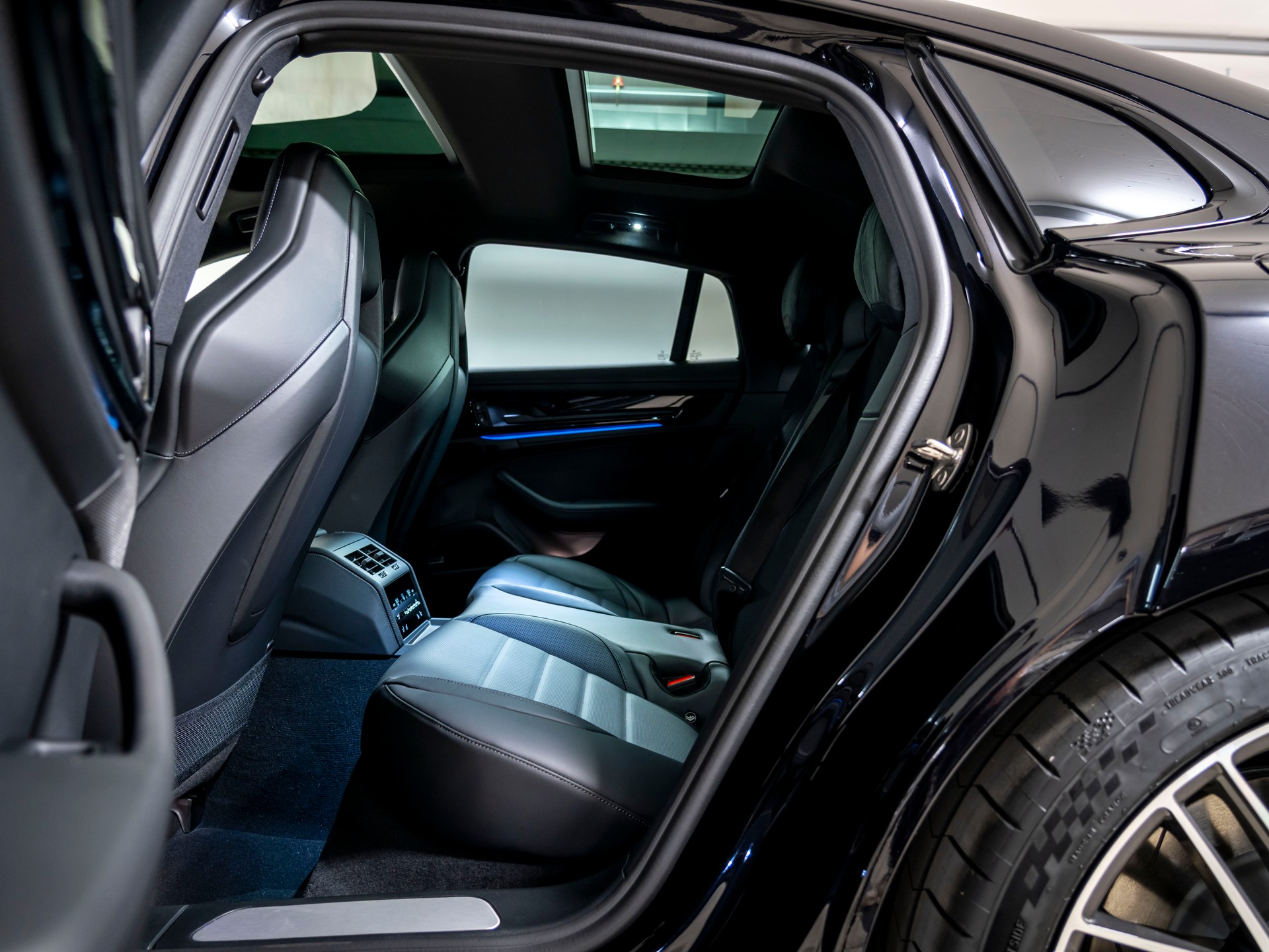 PORSCHE Panamera 4S E-Hybrid PDK-image-20