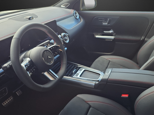 MERCEDES-BENZ EQA 300 4M Excellence-image-6