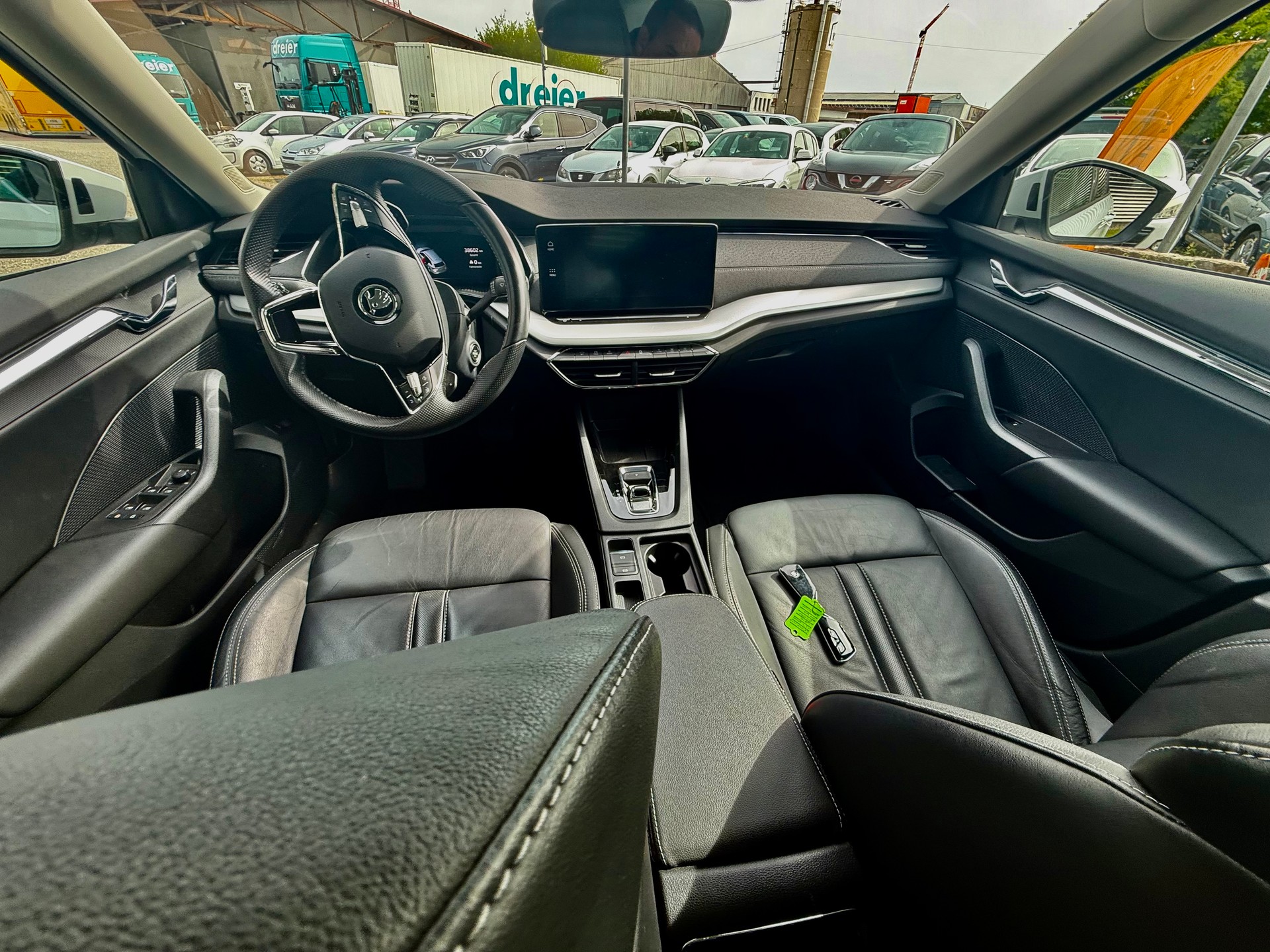 SKODA Octavia Combi 1.5 TSI G-Tec DSG Ambition-image-2