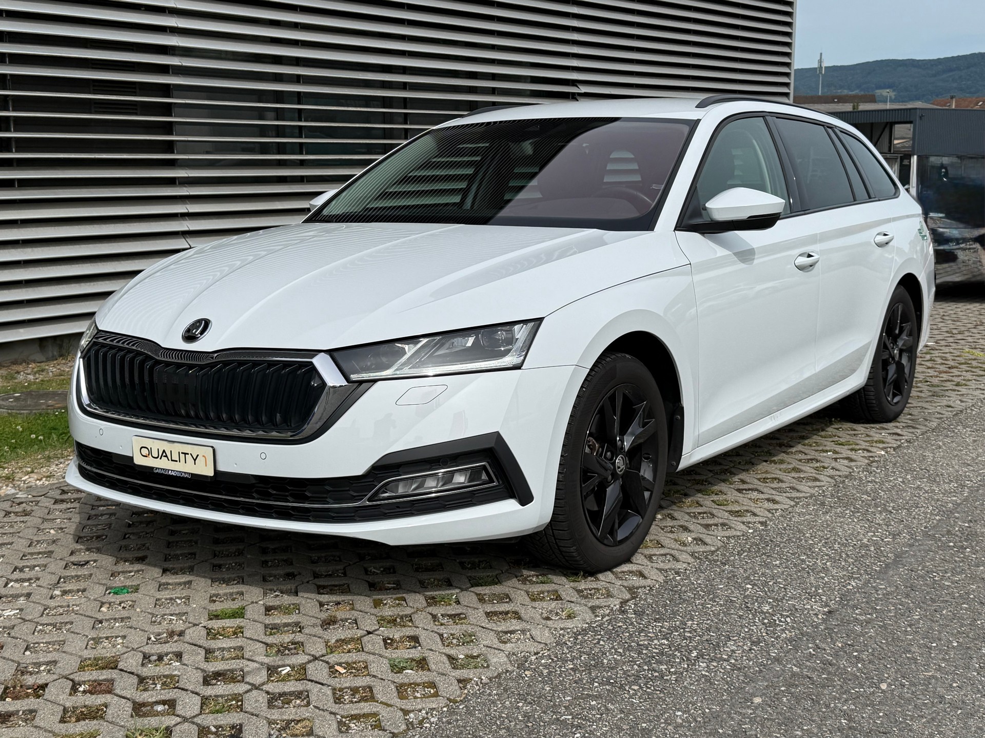 SKODA Octavia Combi 1.5 TSI G-Tec DSG Ambition-image-13