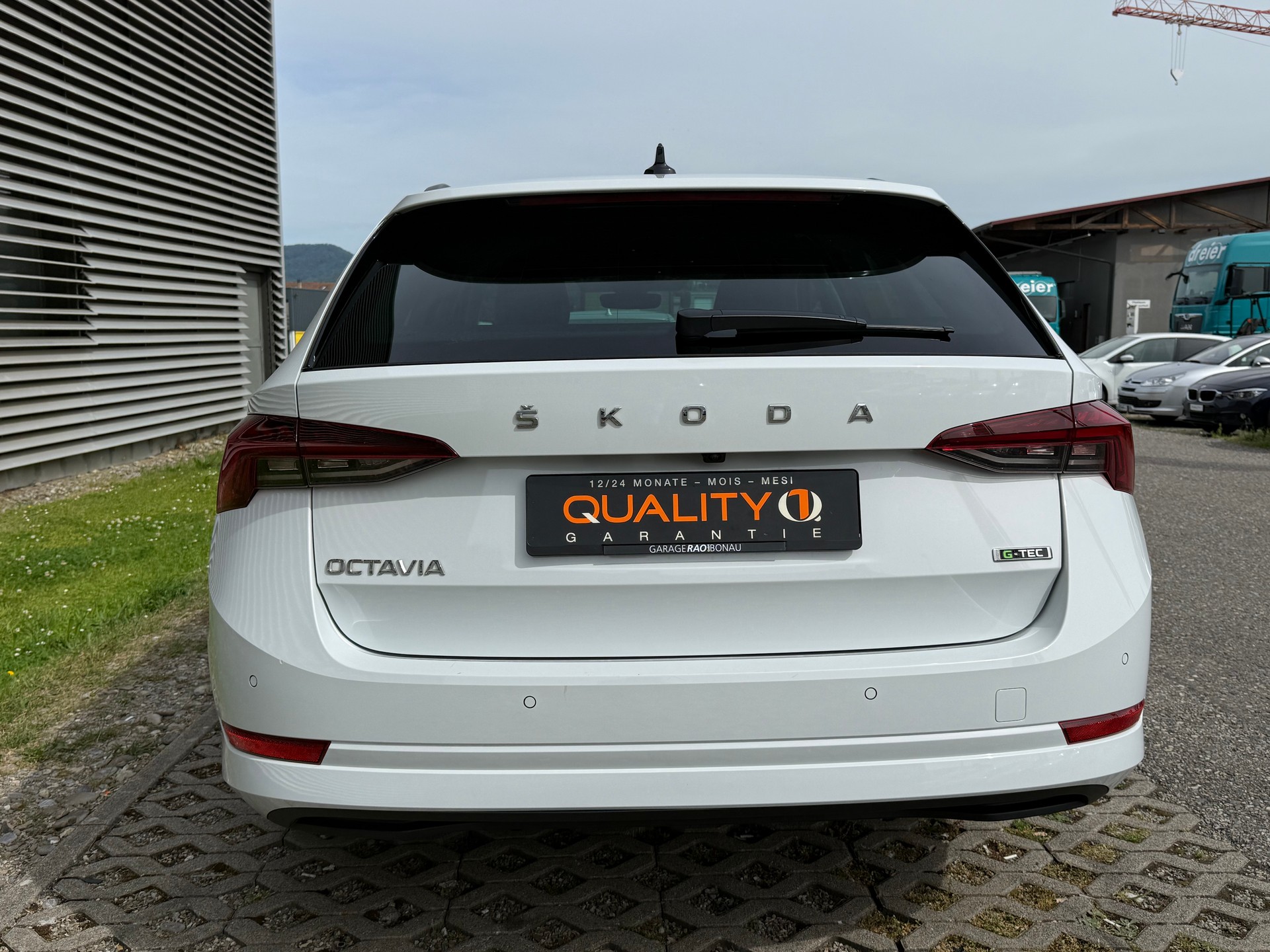 SKODA Octavia Combi 1.5 TSI G-Tec DSG Ambition-image-9
