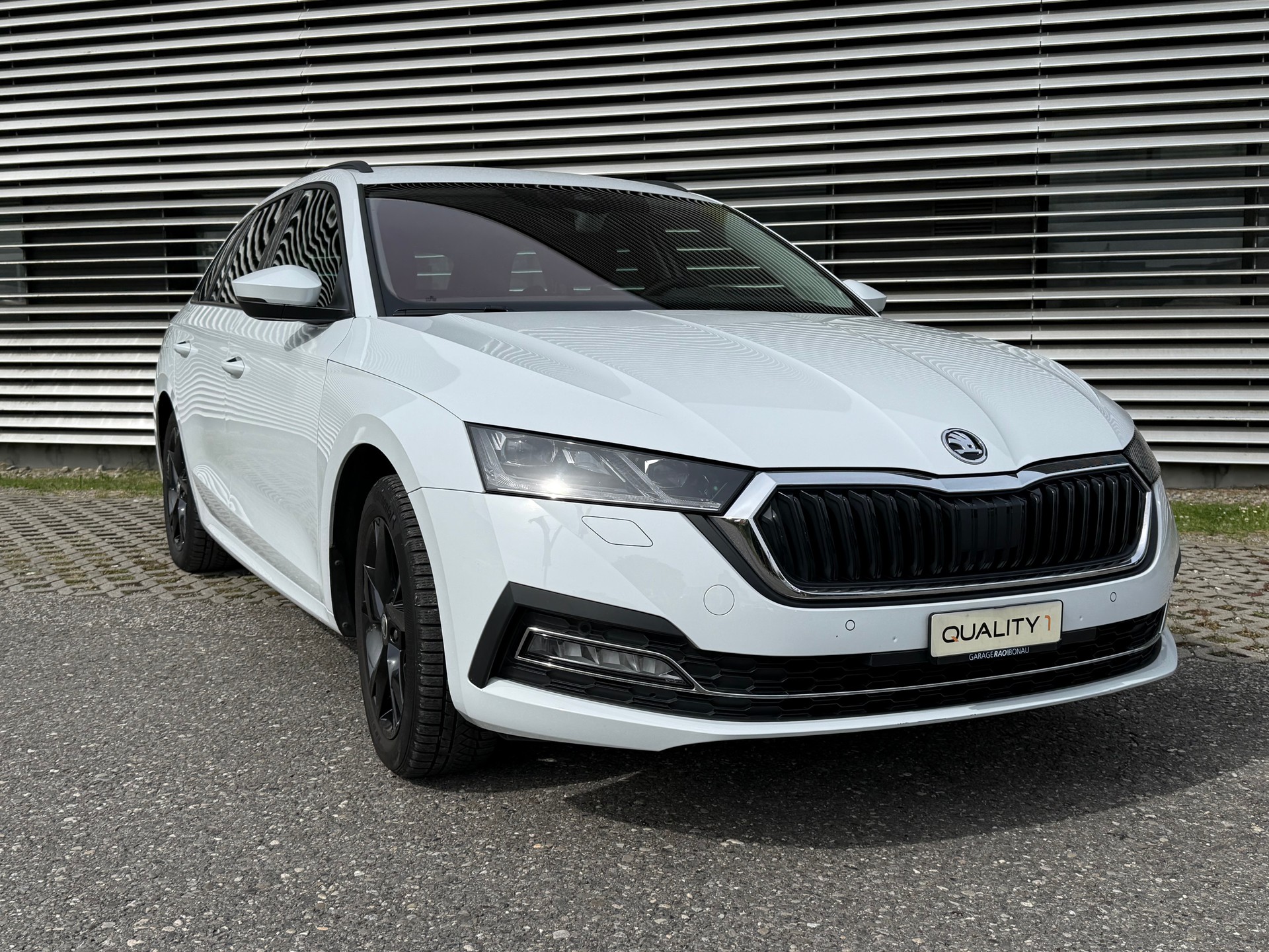 SKODA Octavia Combi 1.5 TSI G-Tec DSG Ambition-image-4