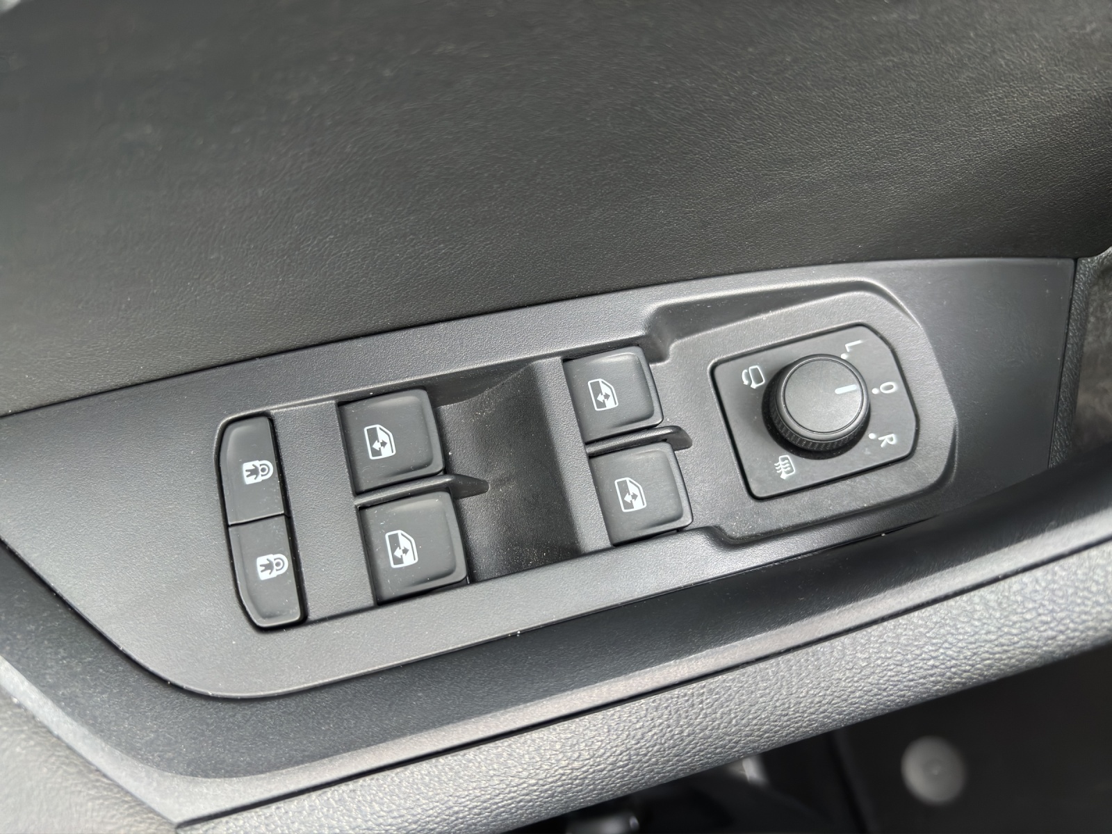 SKODA Kodiaq 2.0 TDI CR L&K 4x4 DSG mit AHK, Standheizung & Winterräder-image-32