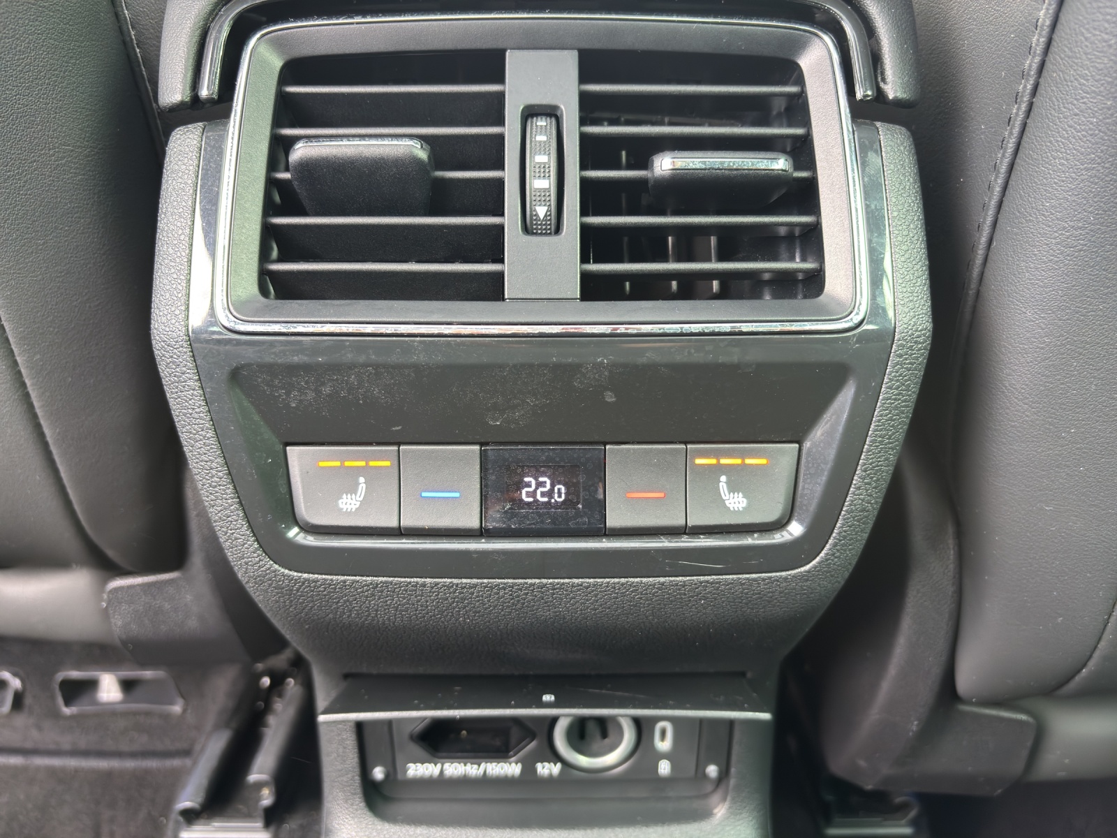 SKODA Kodiaq 2.0 TDI CR L&K 4x4 DSG mit AHK, Standheizung & Winterräder-image-31