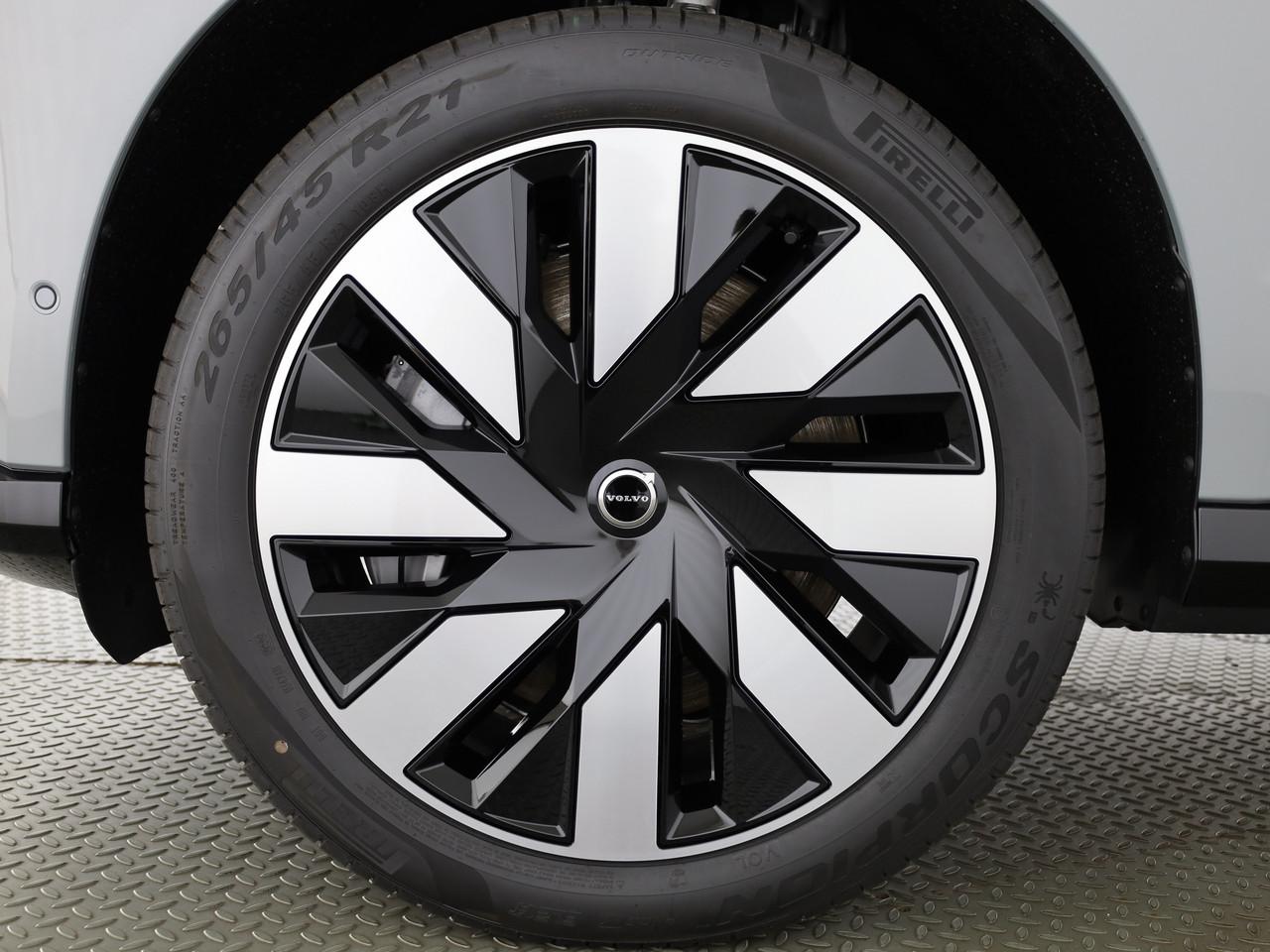 VOLVO EX90 Twin Plus AWD-image-5