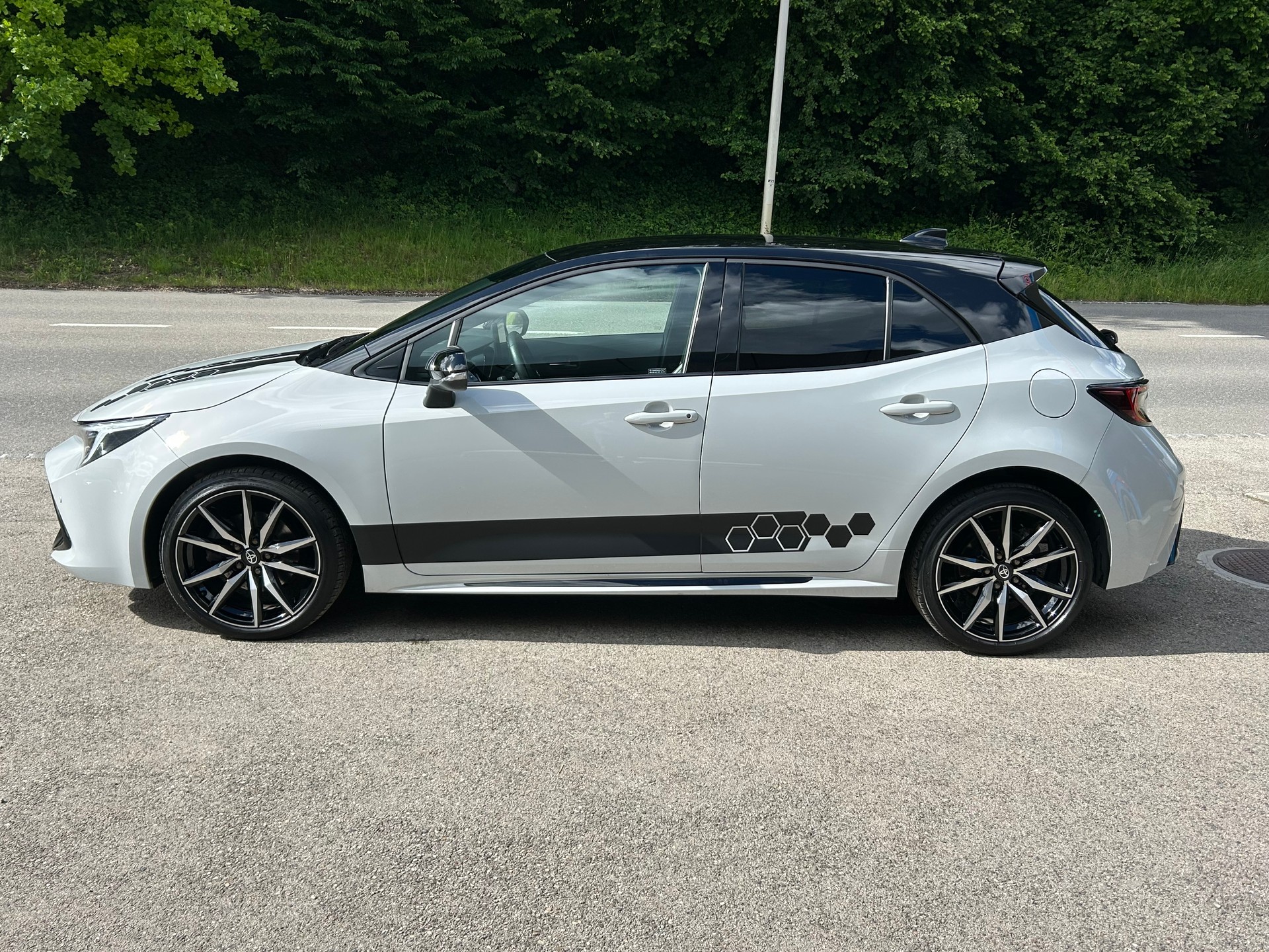 TOYOTA Corolla 2.0 HSD GR Sport e- CVT-image-4