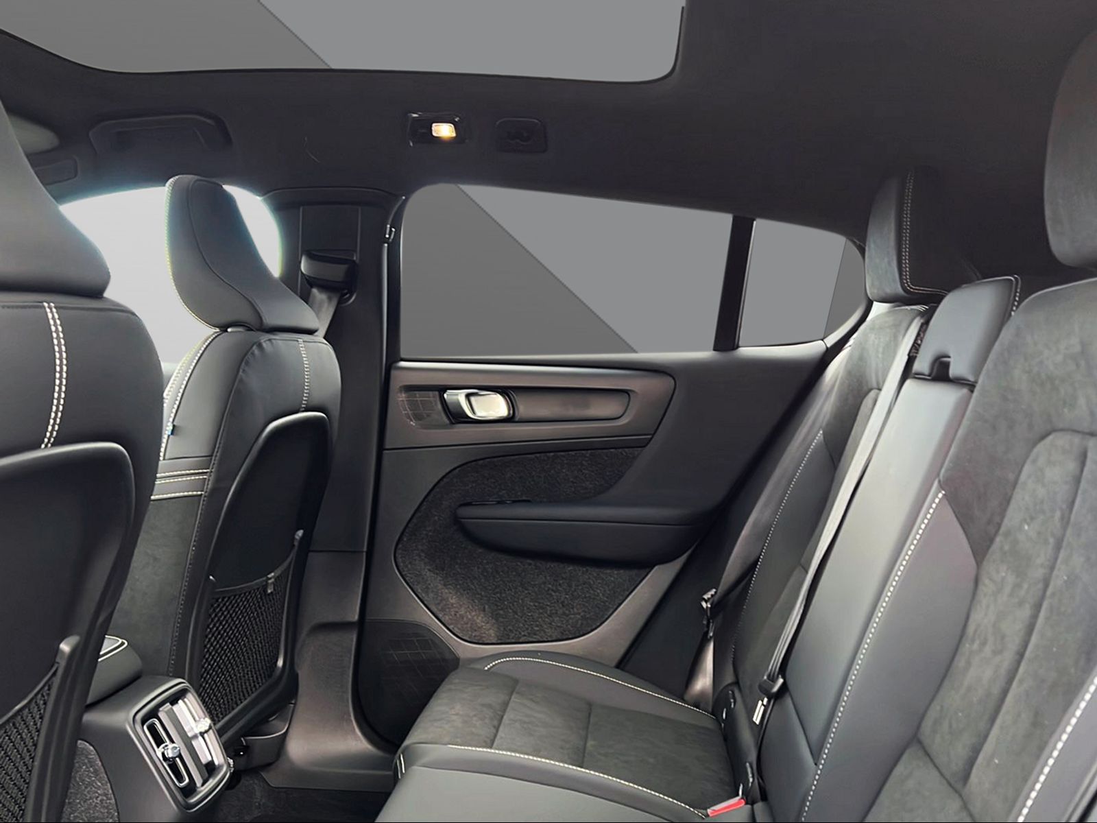 VOLVO C40 Recharge Twin-image-6