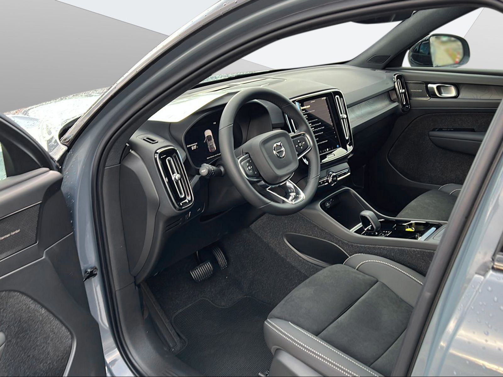 VOLVO C40 Recharge Twin-image-5
