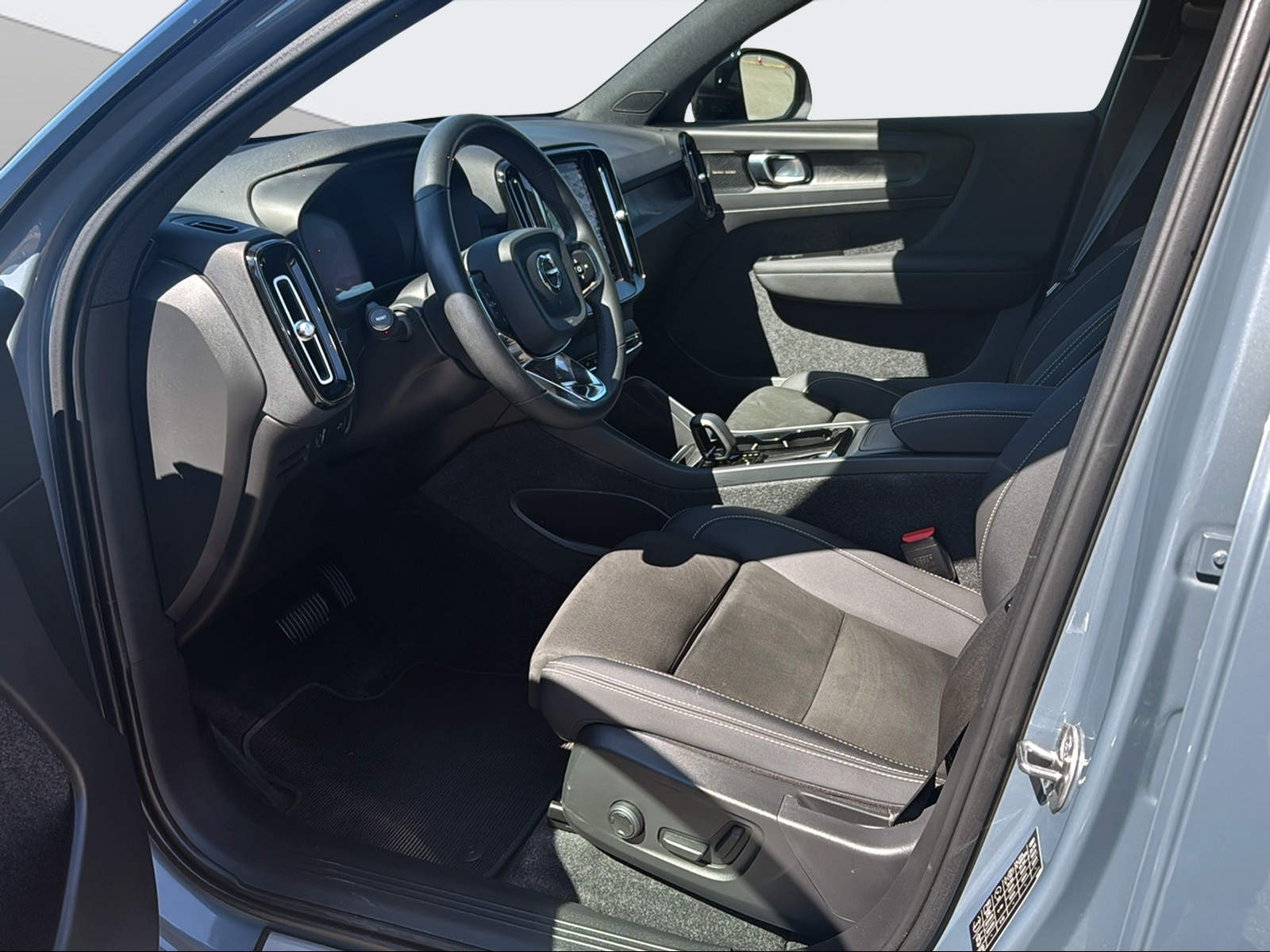 VOLVO C40 Recharge Twin-image-9