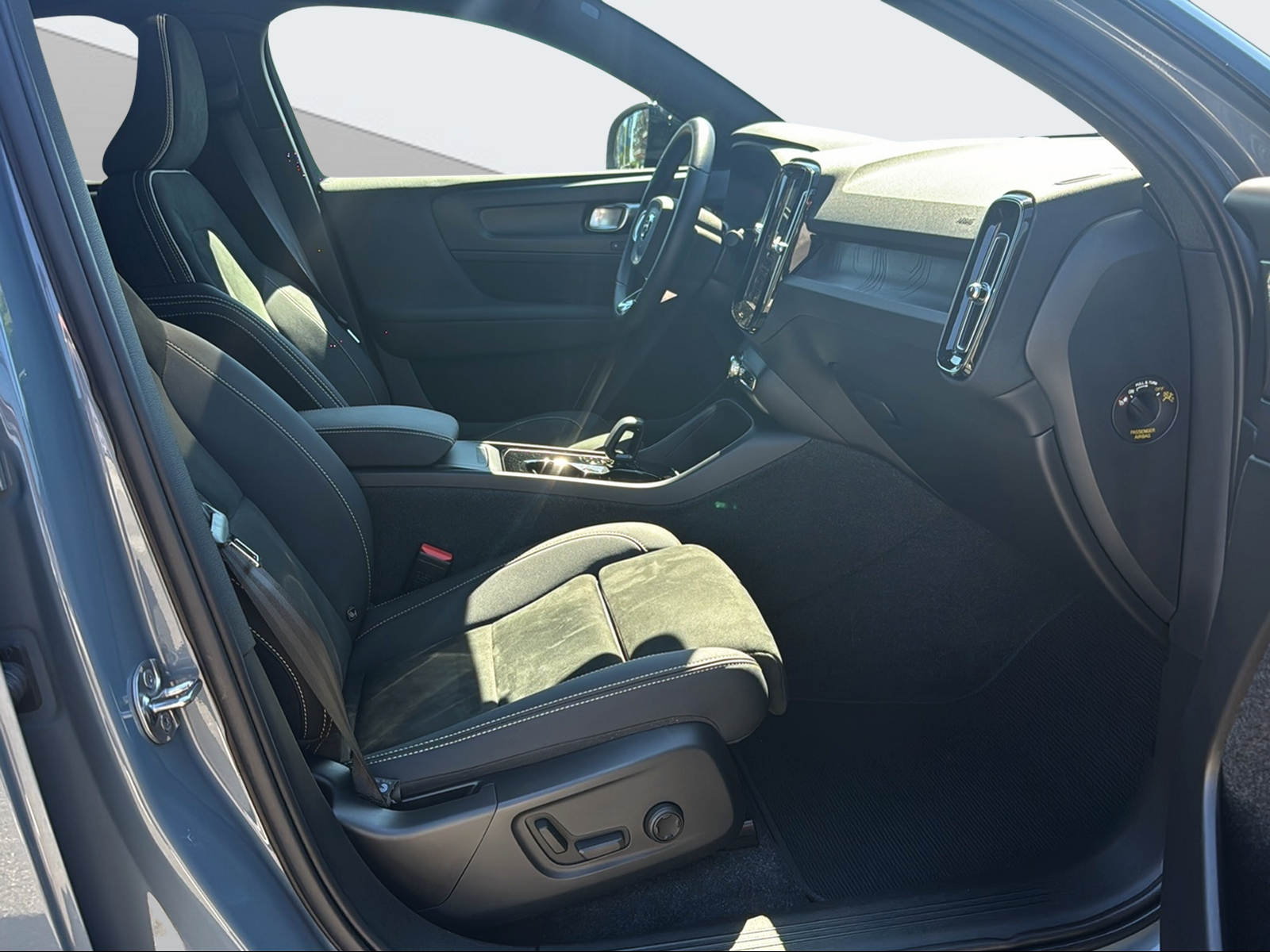 VOLVO C40 Recharge Twin-image-14