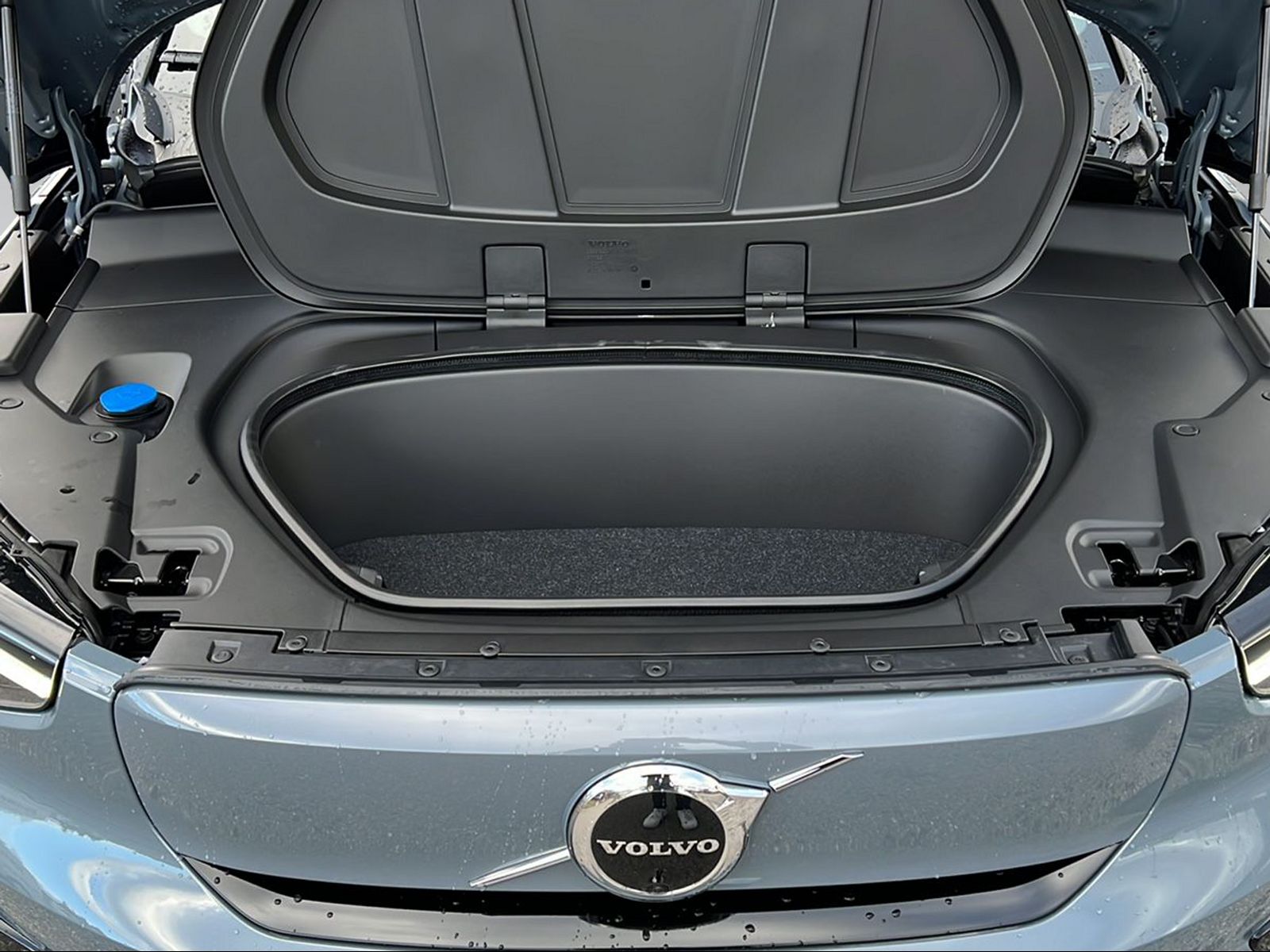 VOLVO C40 Recharge Twin-image-9