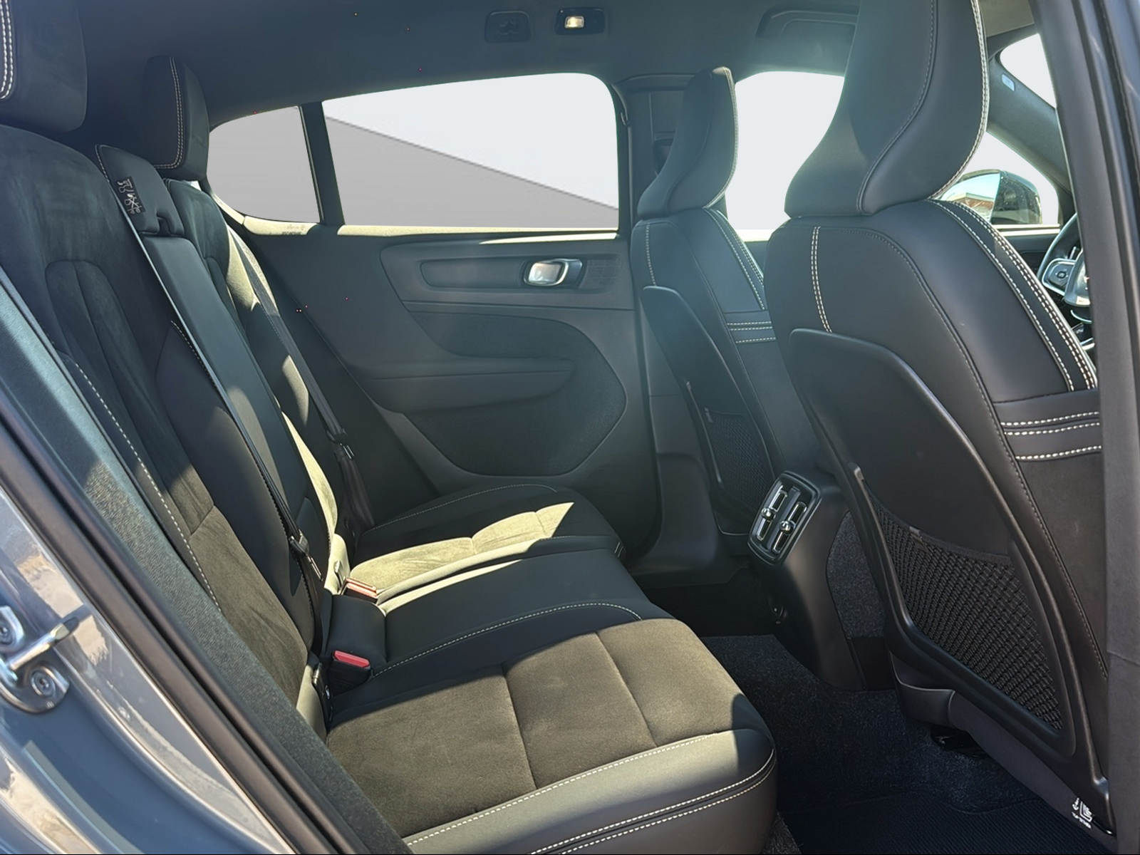 VOLVO C40 Recharge Twin-image-10