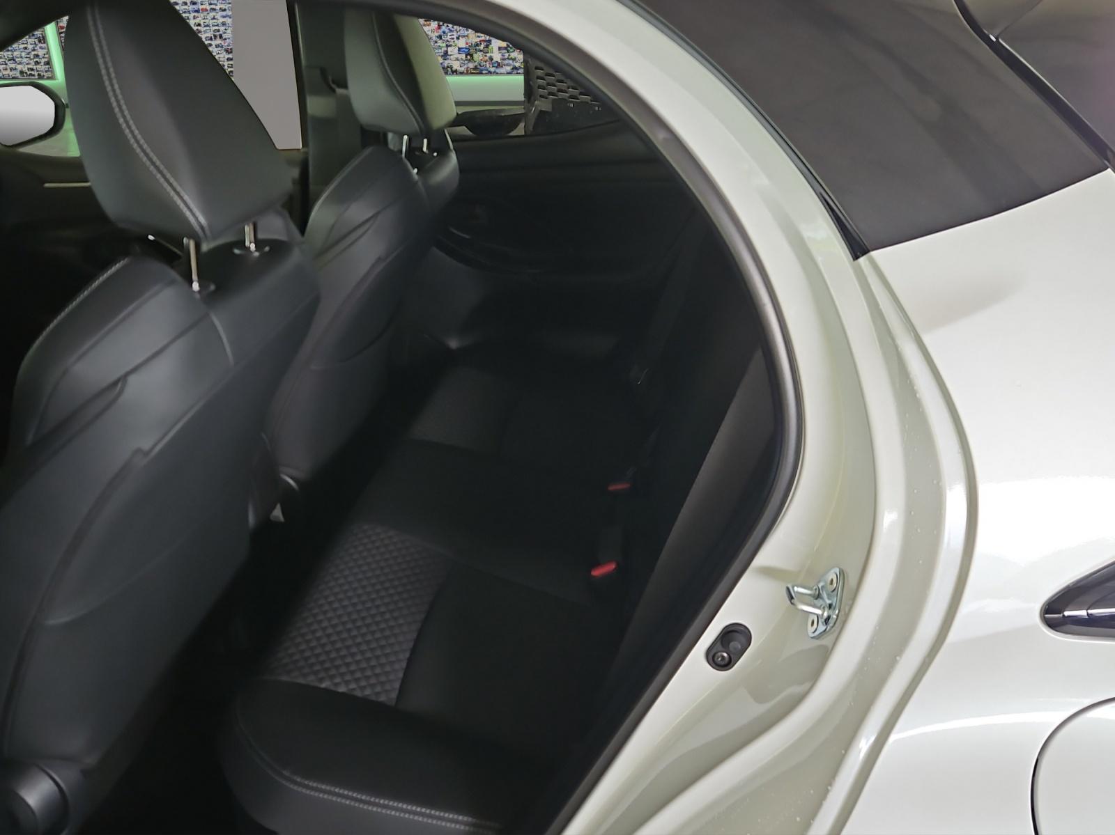 TOYOTA Yaris 1.5 VVT-i HSD Premium-image-10