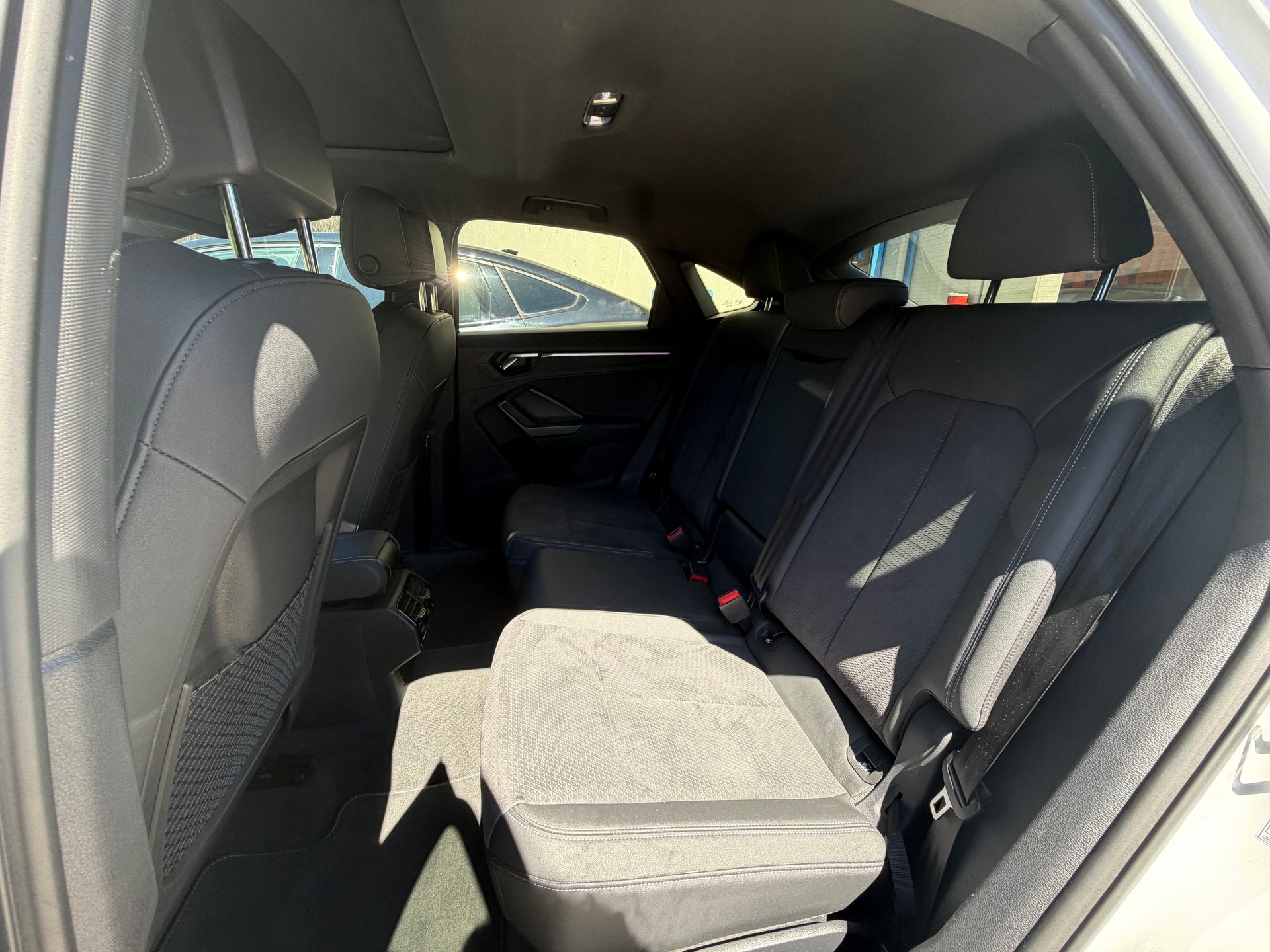 AUDI Q3 Sportback 35 TFSI S line Attraction S-tronic-image-15