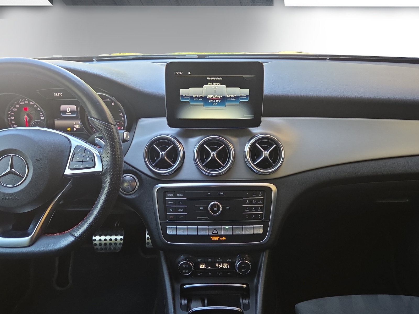 MERCEDES-BENZ GLA 220 AMG Line 4Matic 7G-DCT-image-12