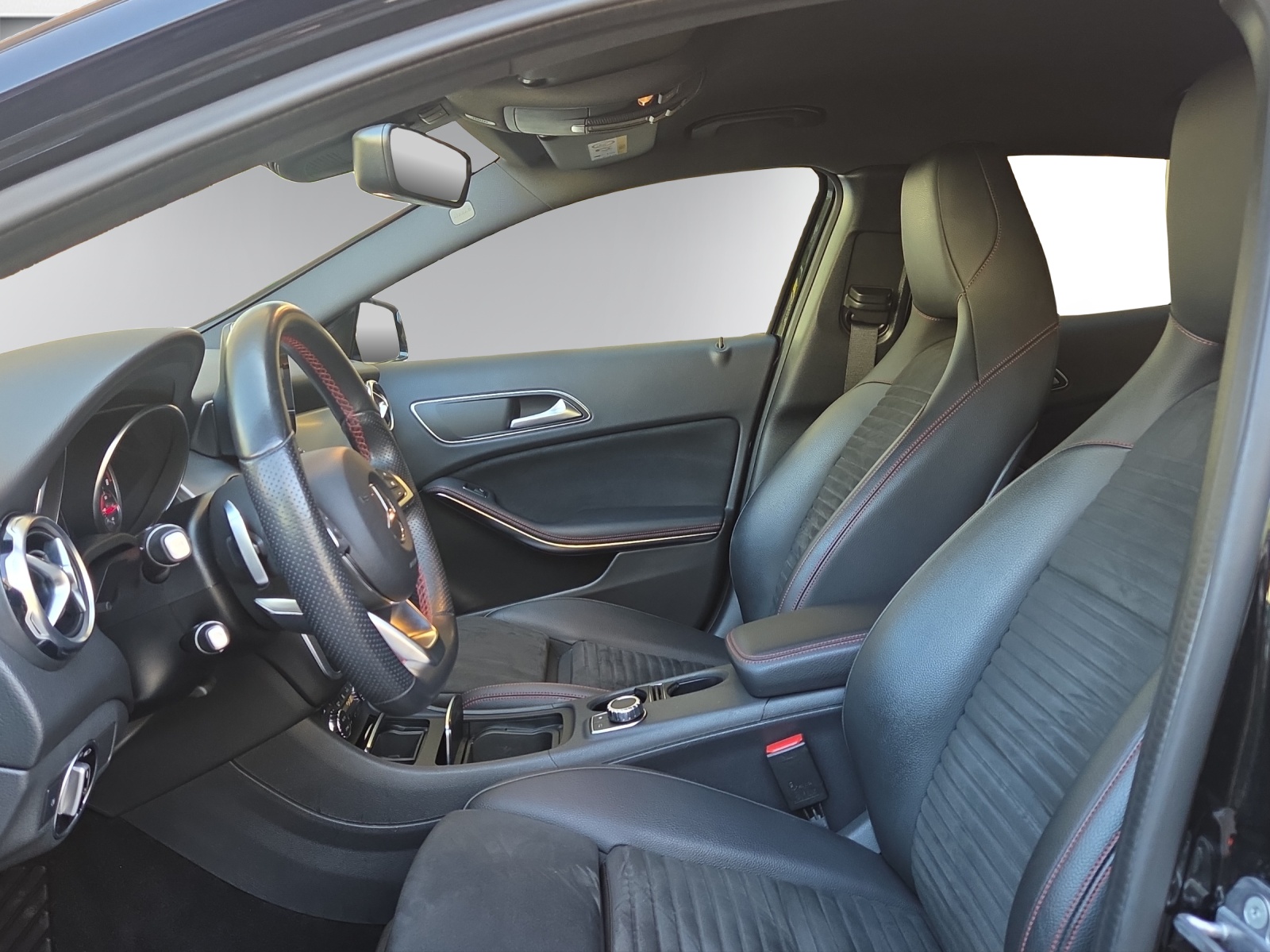 MERCEDES-BENZ GLA 220 AMG Line 4Matic 7G-DCT-image-10