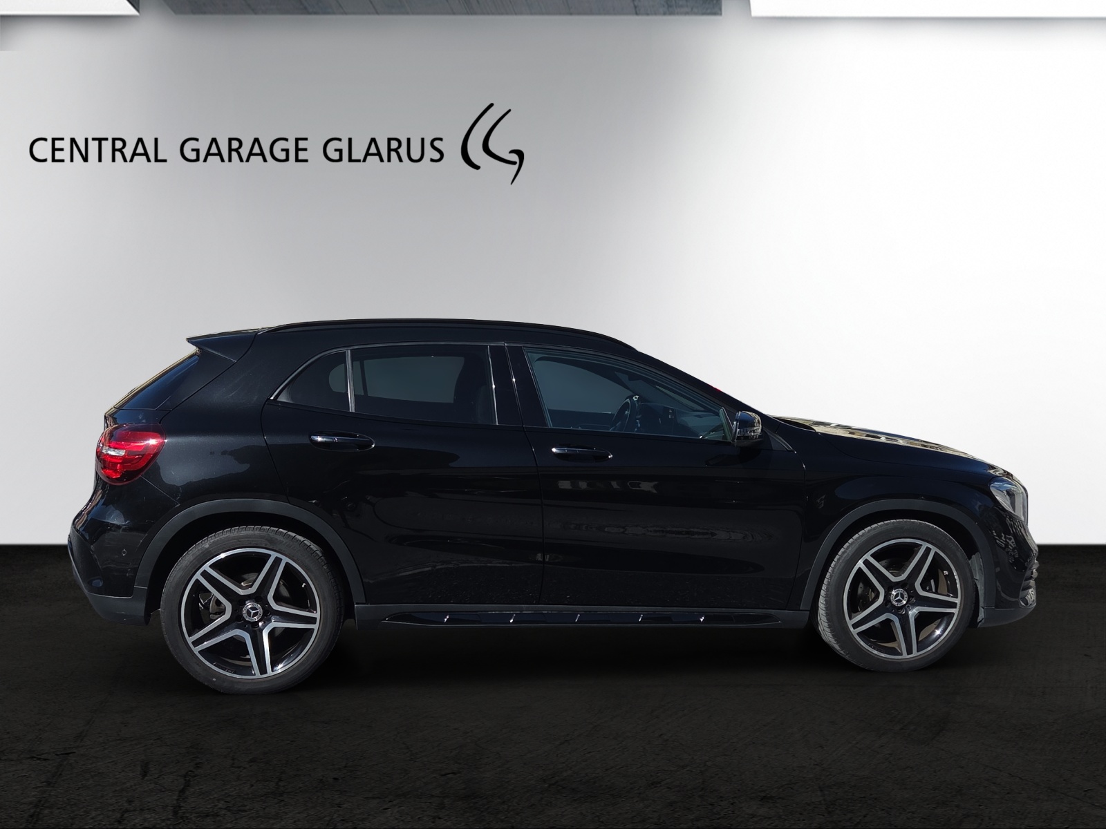 MERCEDES-BENZ GLA 220 AMG Line 4Matic 7G-DCT-image-4