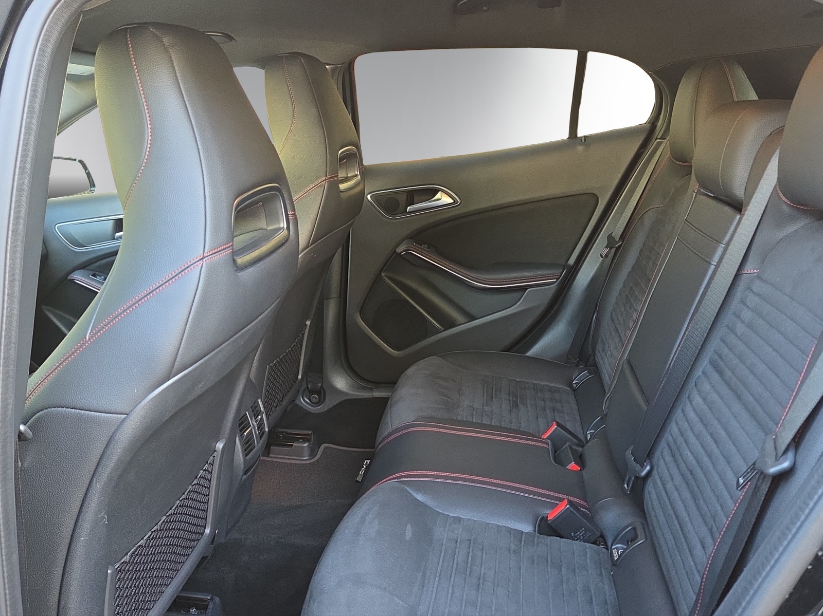 MERCEDES-BENZ GLA 220 AMG Line 4Matic 7G-DCT-image-15