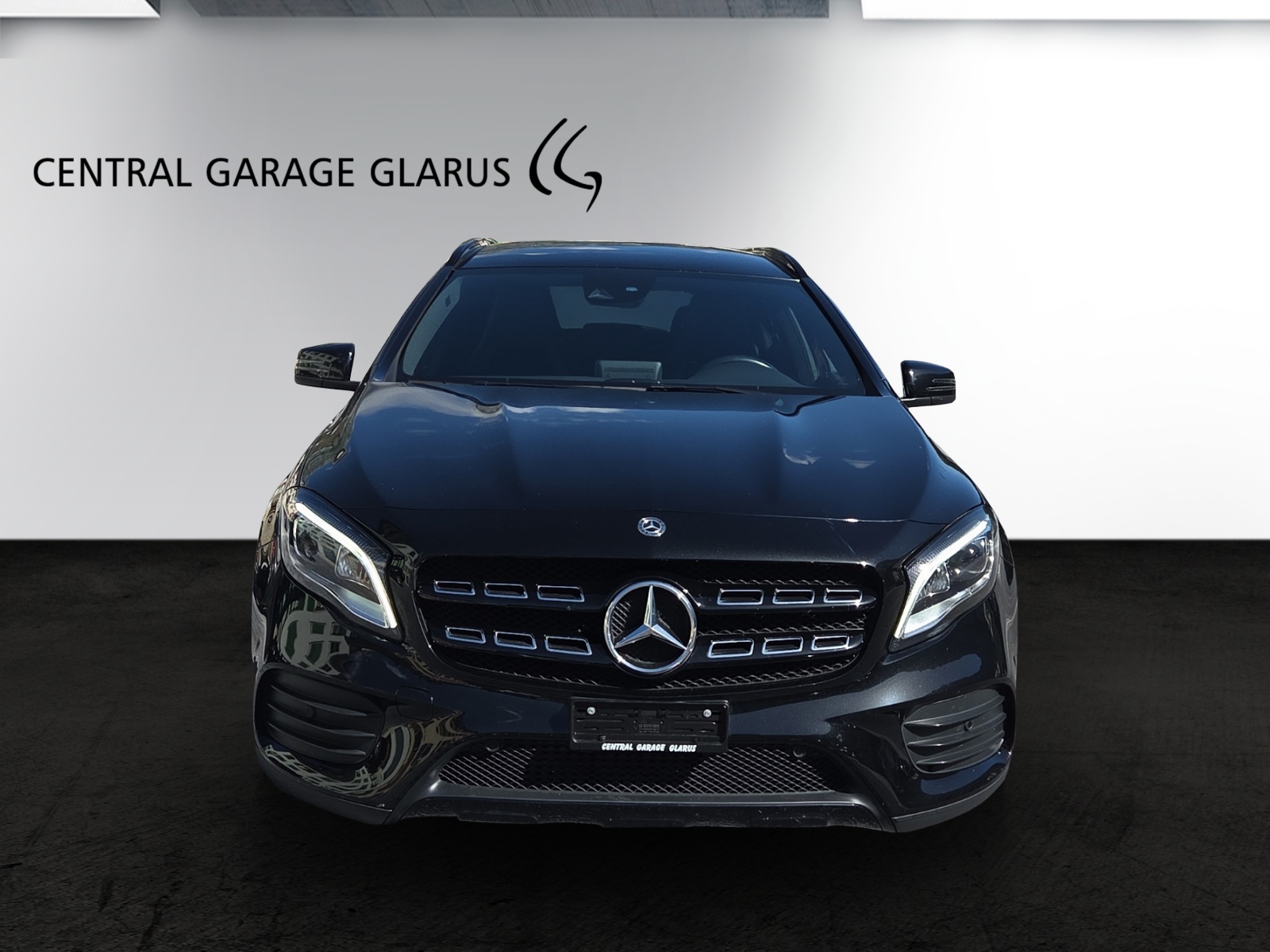 MERCEDES-BENZ GLA 220 AMG Line 4Matic 7G-DCT-showroom-element-2