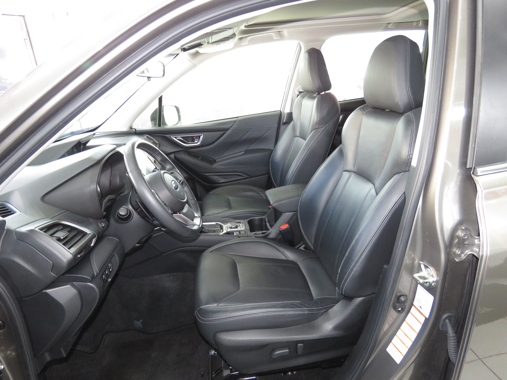 SUBARU Forester 2.0i e-Boxer Luxury Lineartronic-image-8