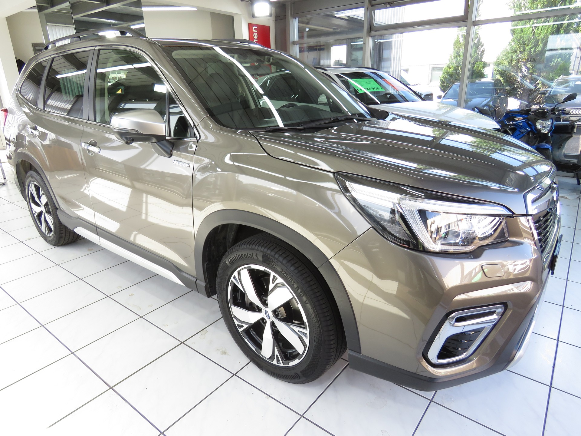 SUBARU Forester 2.0i e-Boxer Luxury Lineartronic-image-2